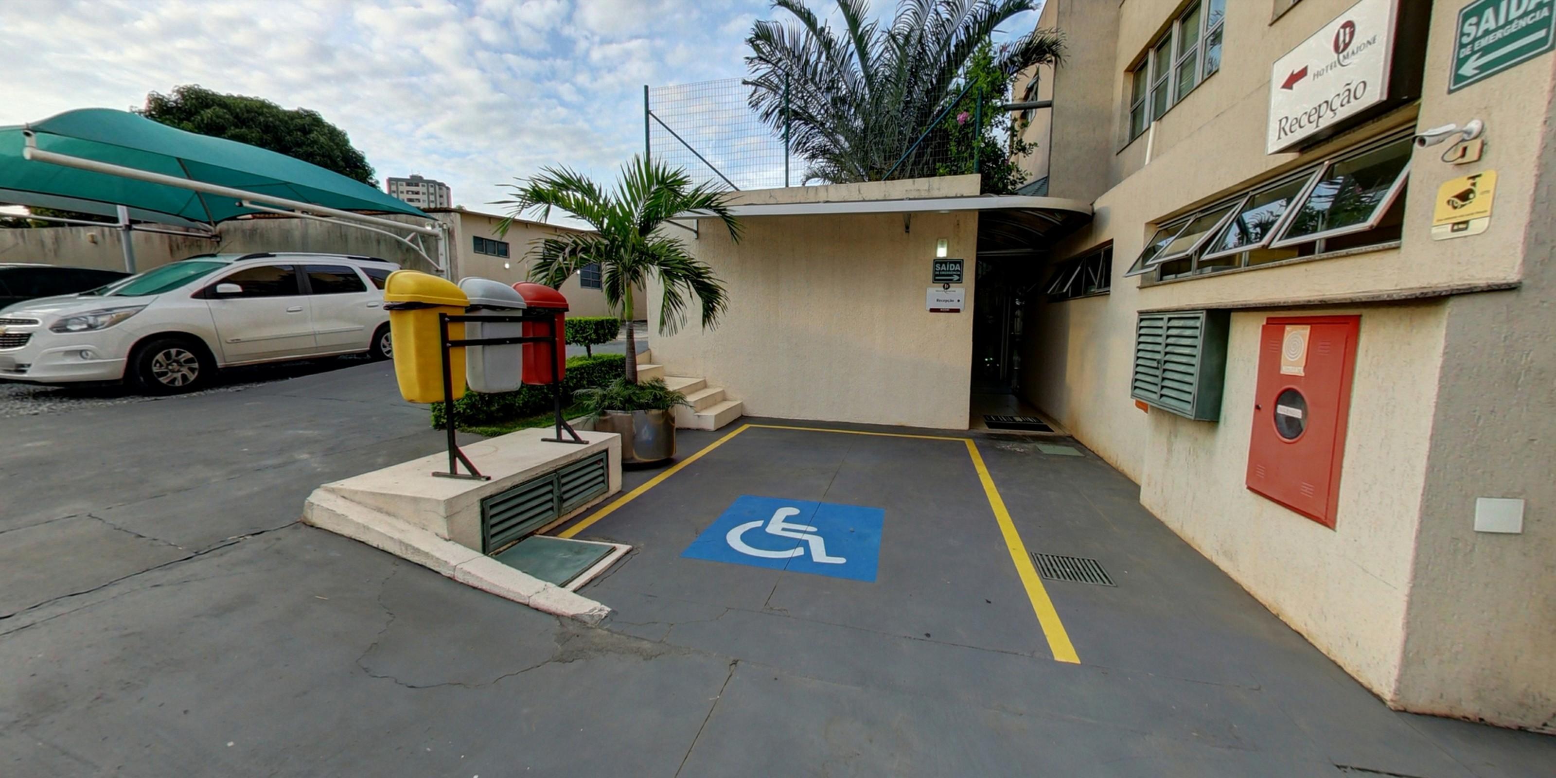 image-housing-carousel