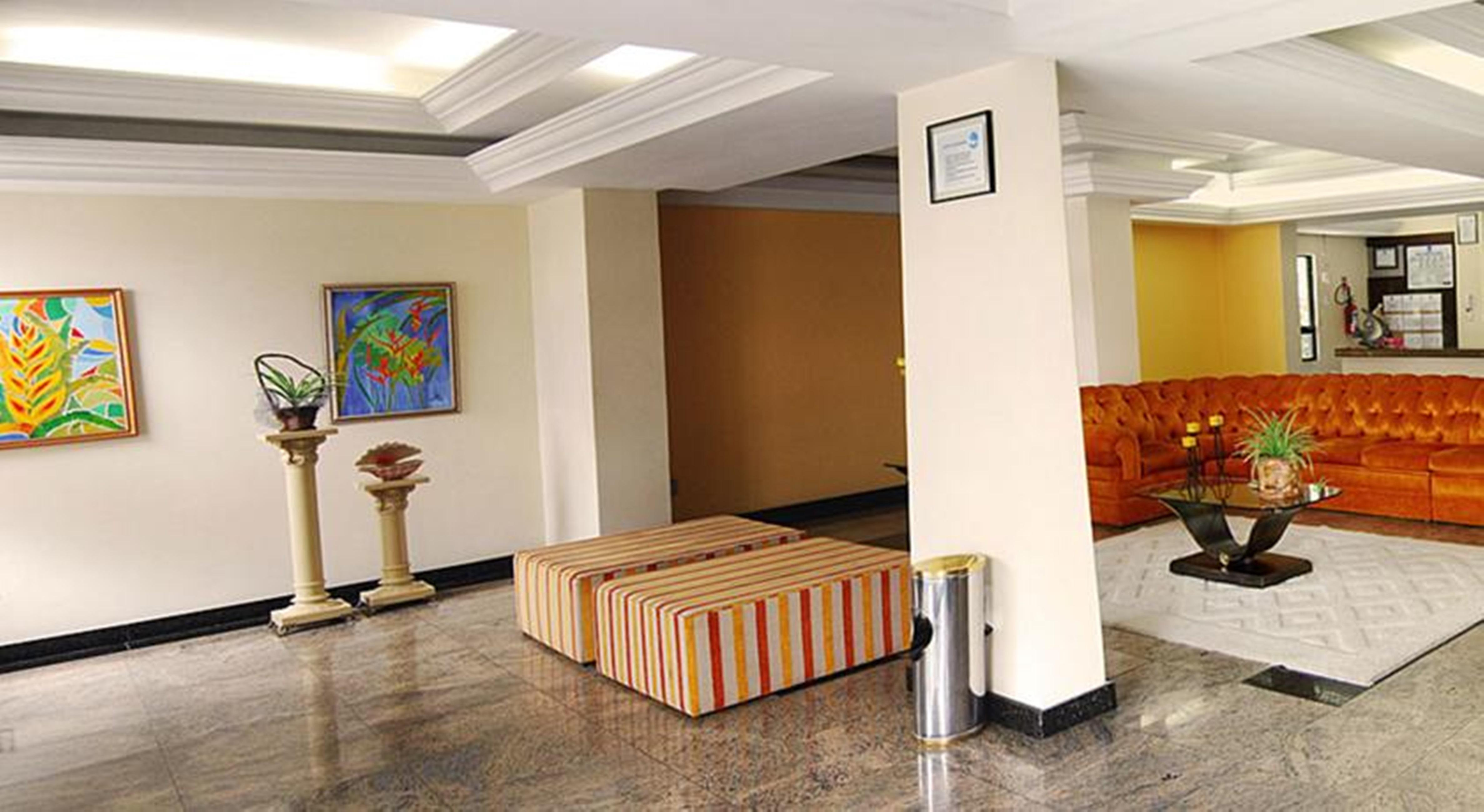 image-housing-carousel