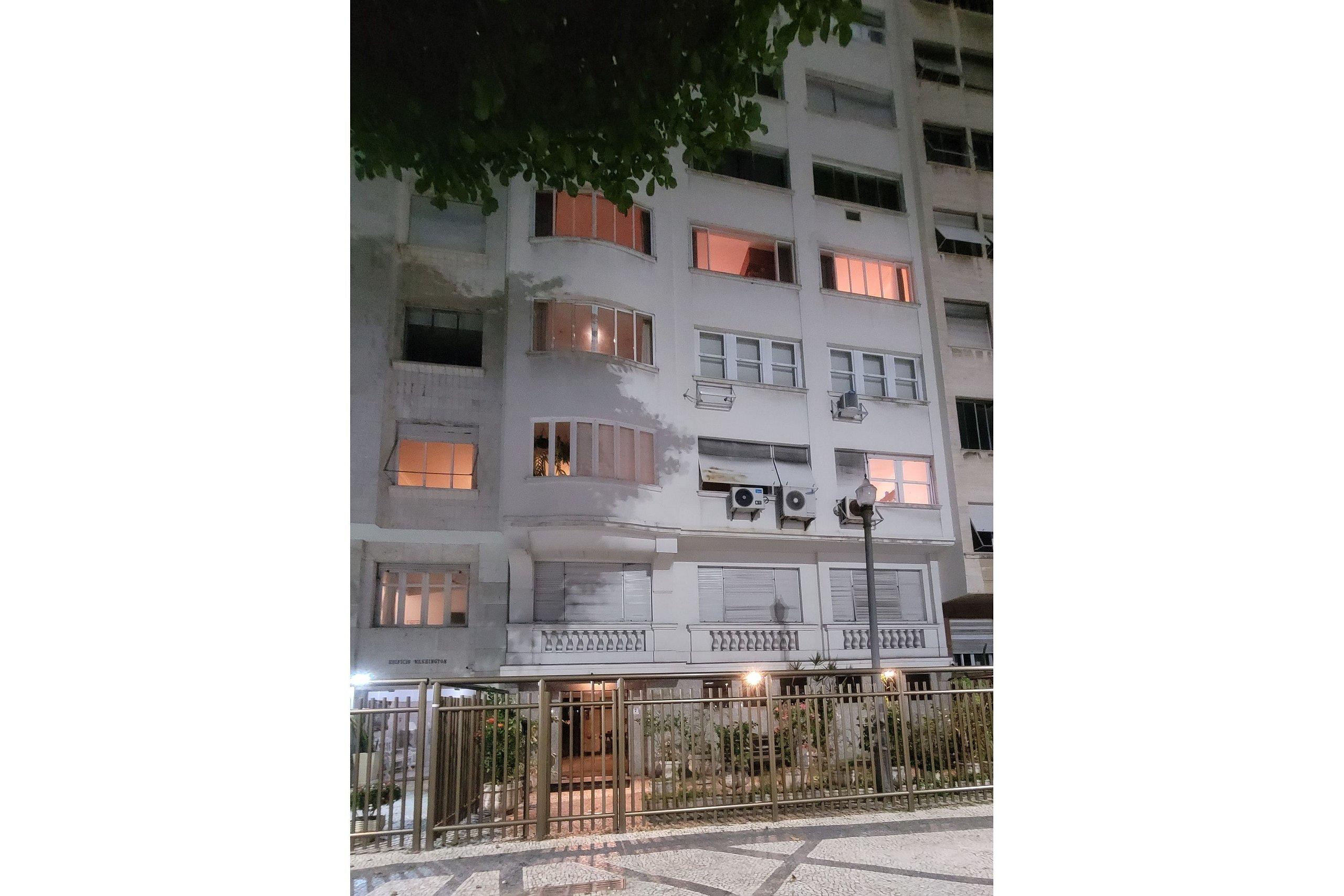image-housing-carousel