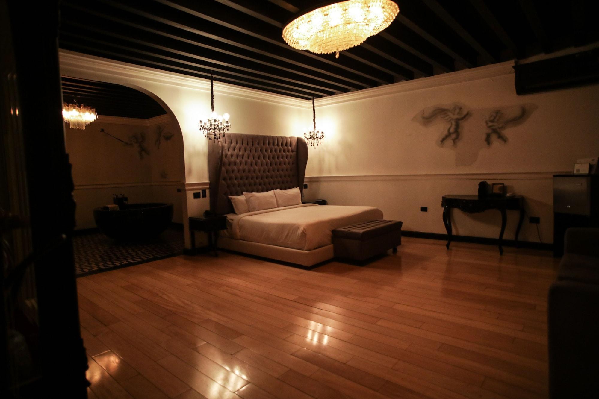 image-housing-carousel