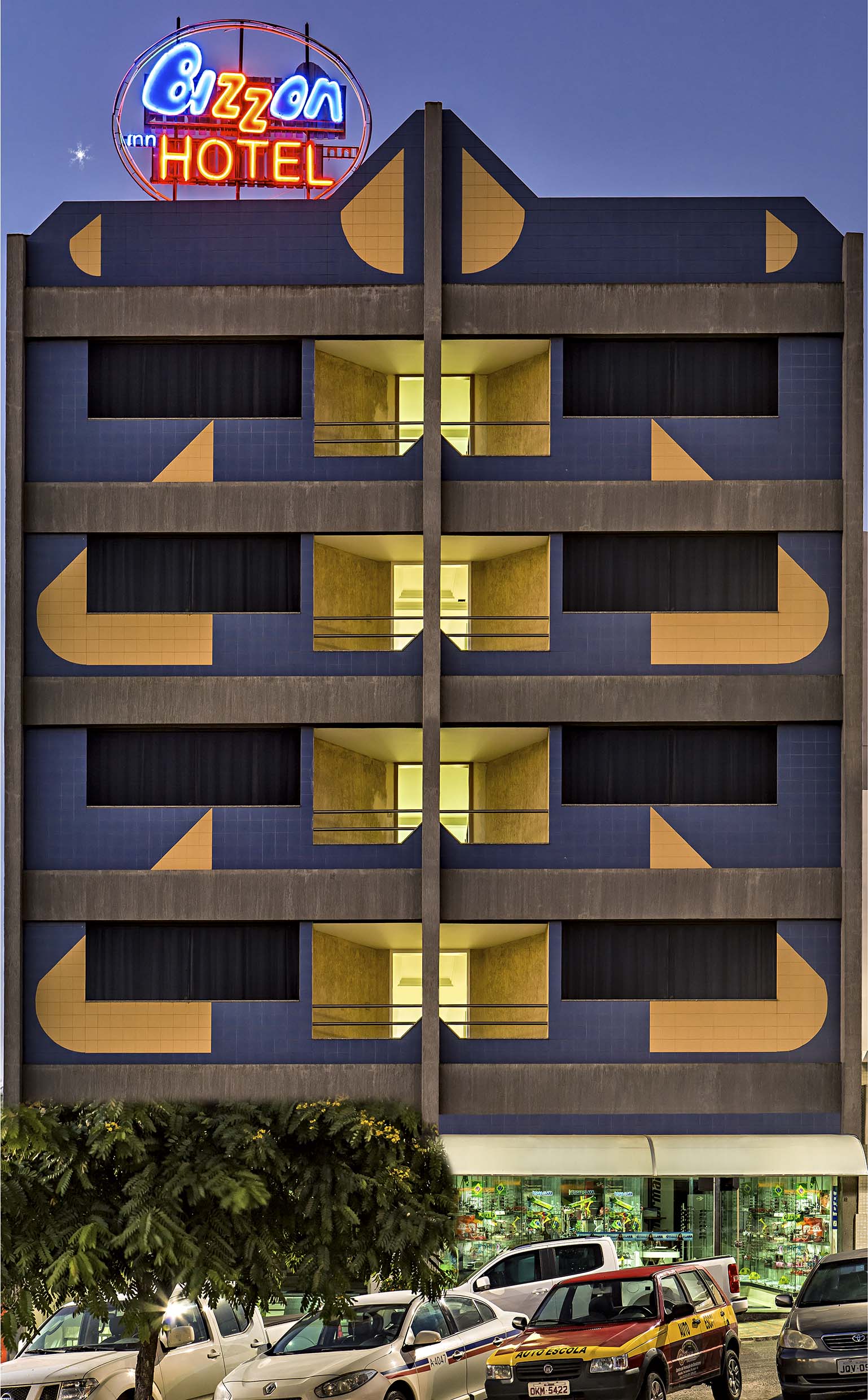 image-housing-carousel