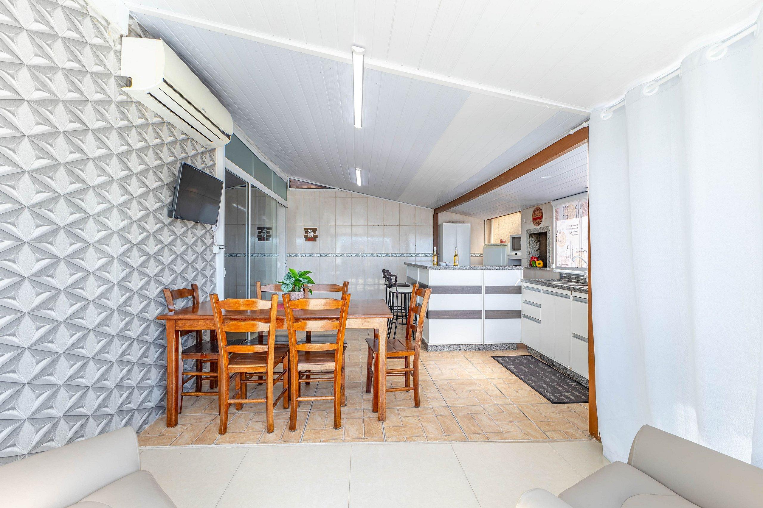 image-housing-carousel