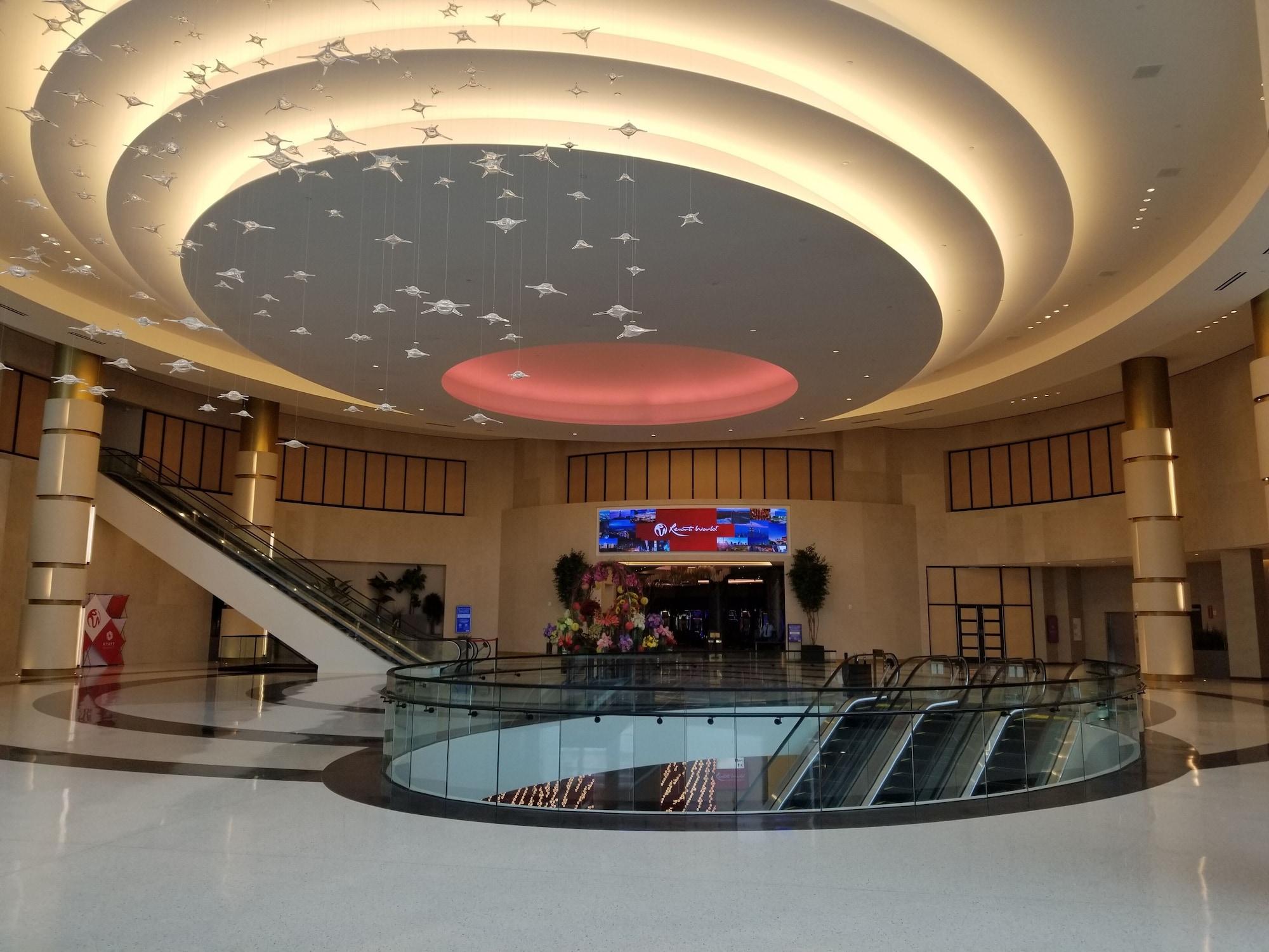 image-housing-carousel