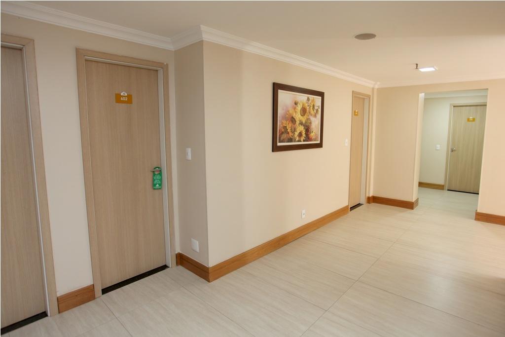 image-housing-carousel