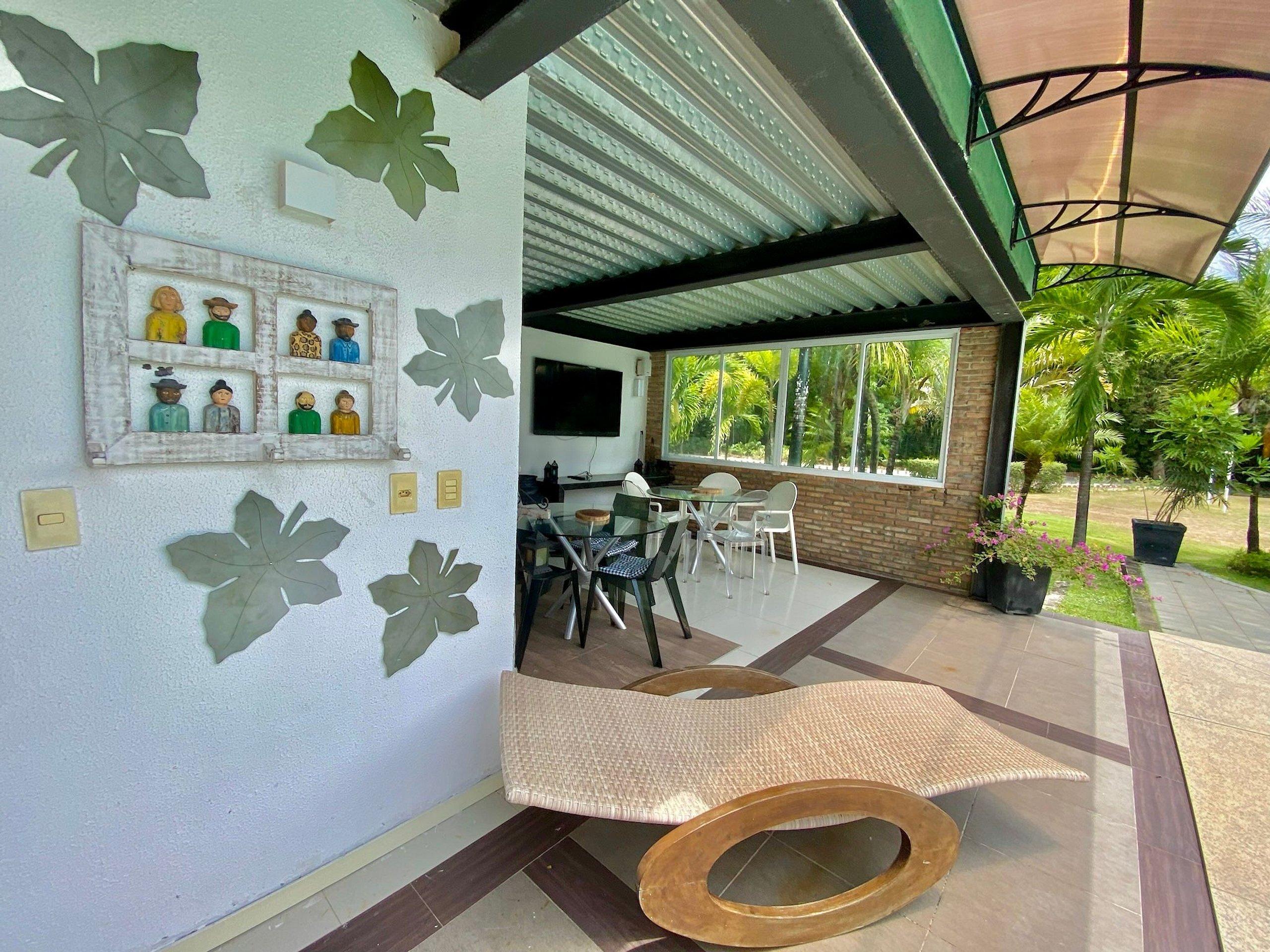 image-housing-carousel