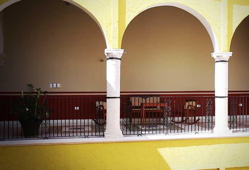 image-housing-carousel