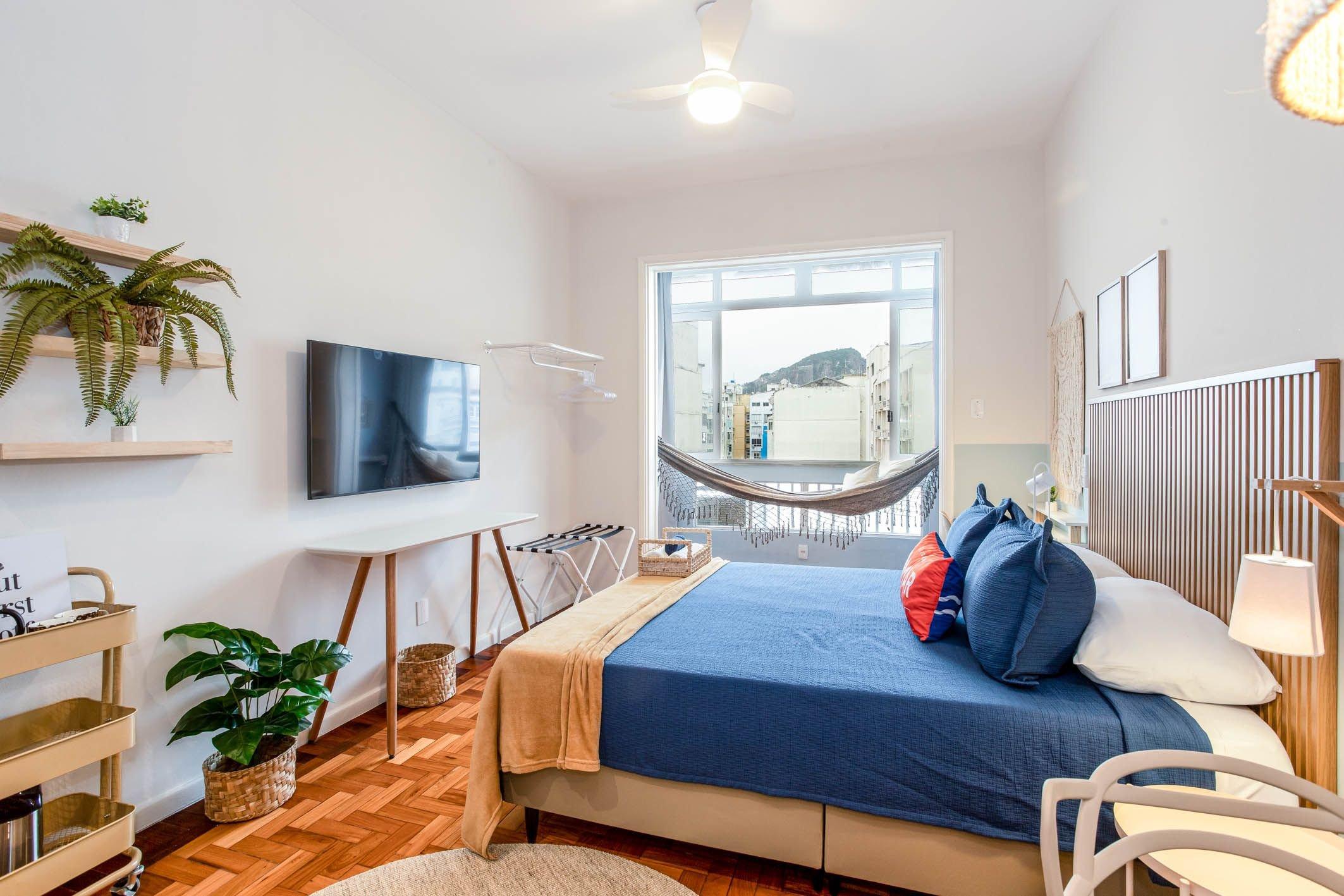 image-housing-carousel