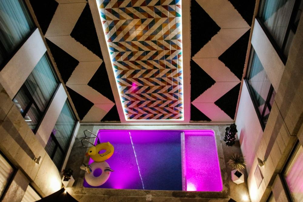 image-housing-carousel