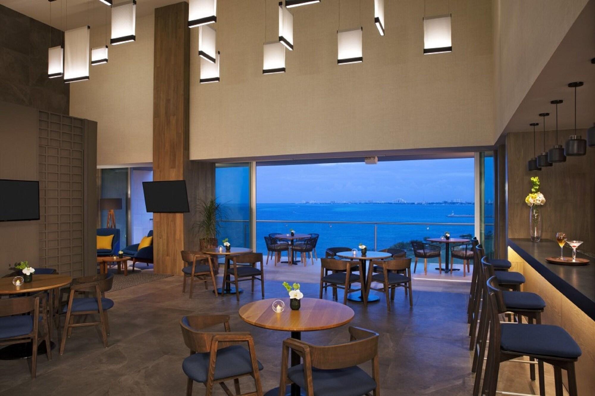 Preferred Club Honeymoon Suite Ocean View King