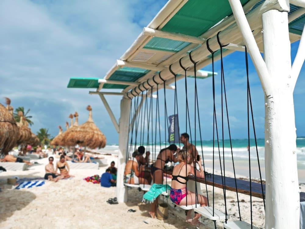 image-housing-carousel