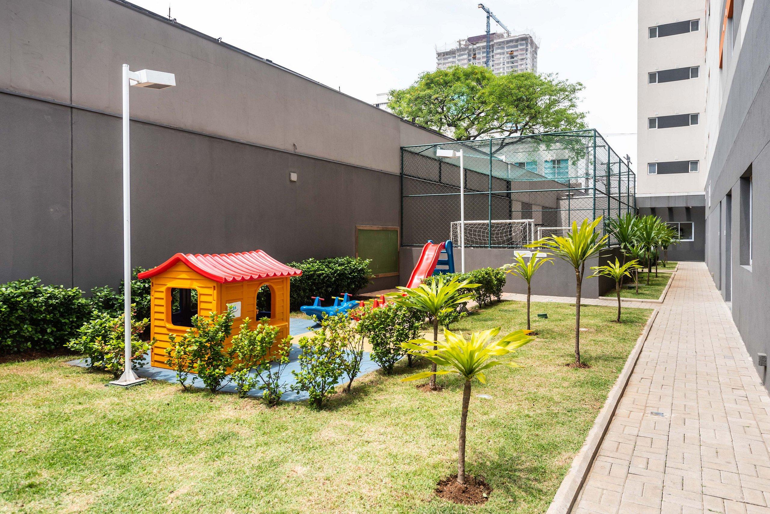 image-housing-carousel