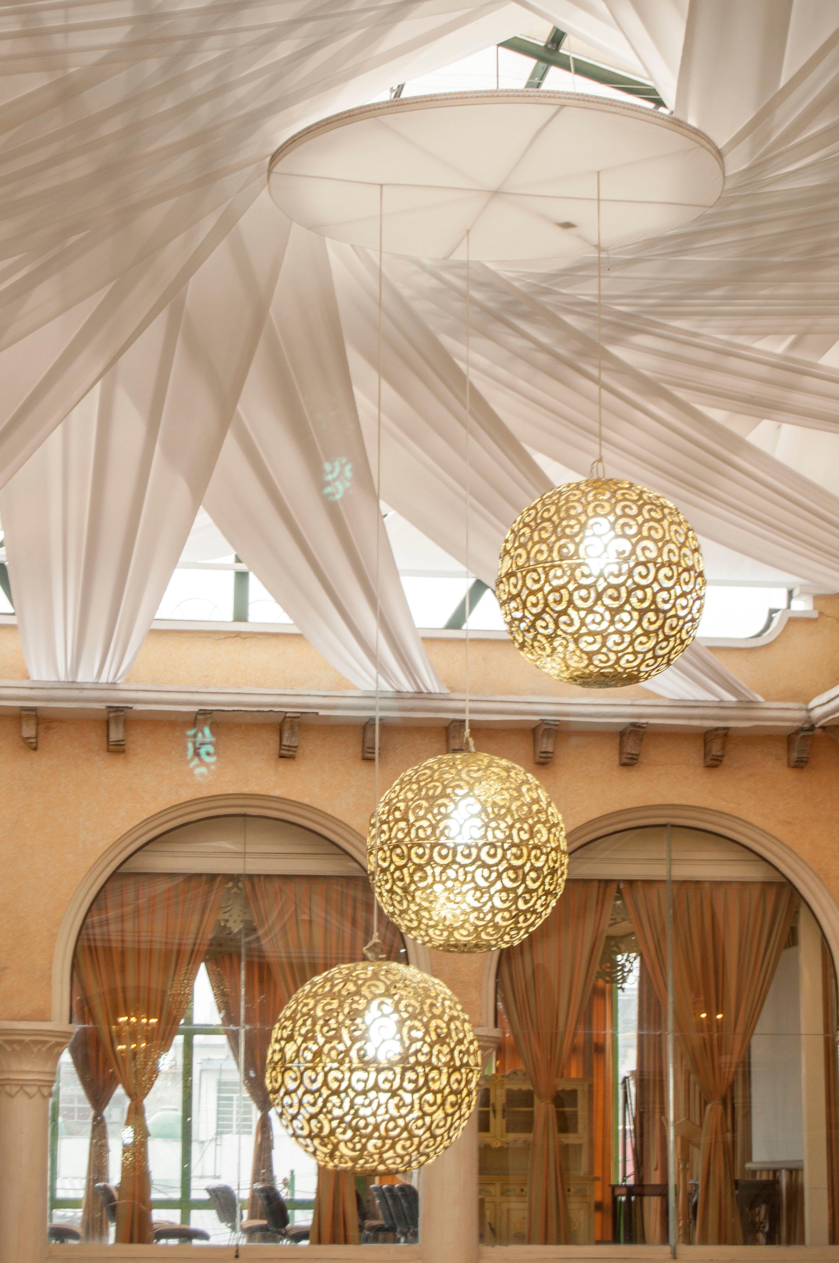 image-housing-carousel