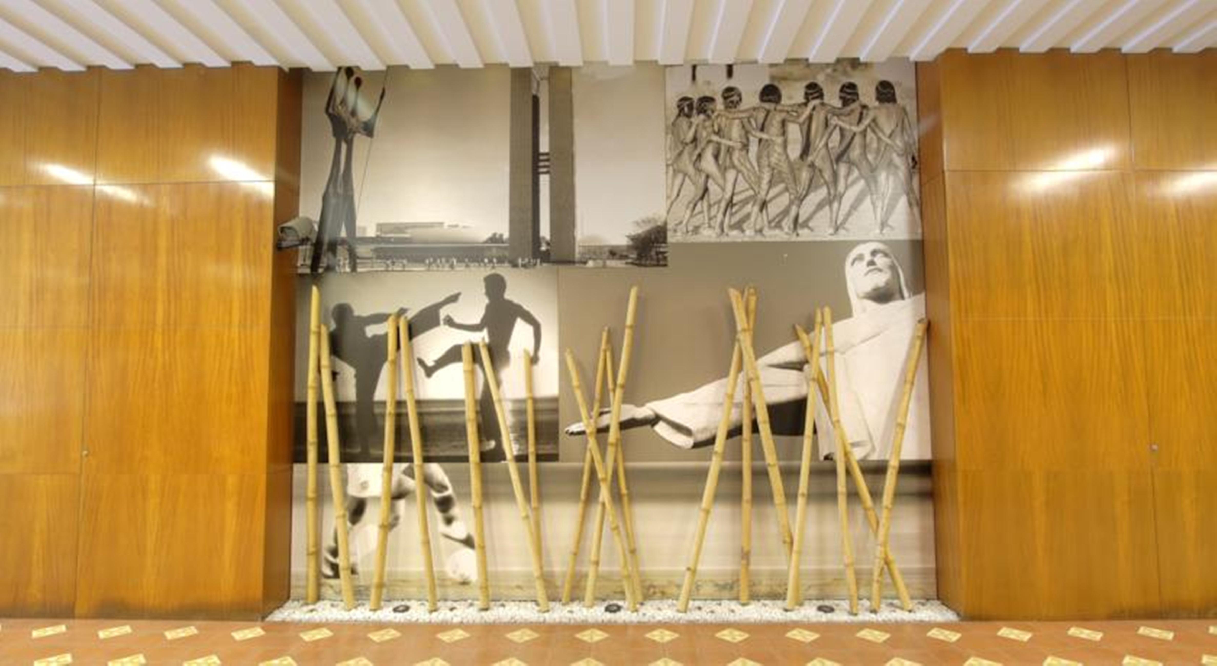 image-housing-carousel