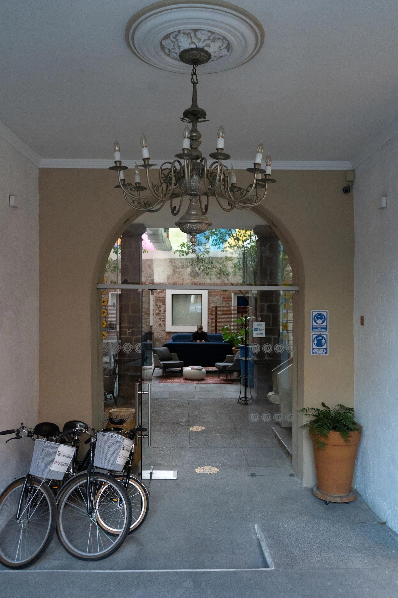 image-housing-carousel