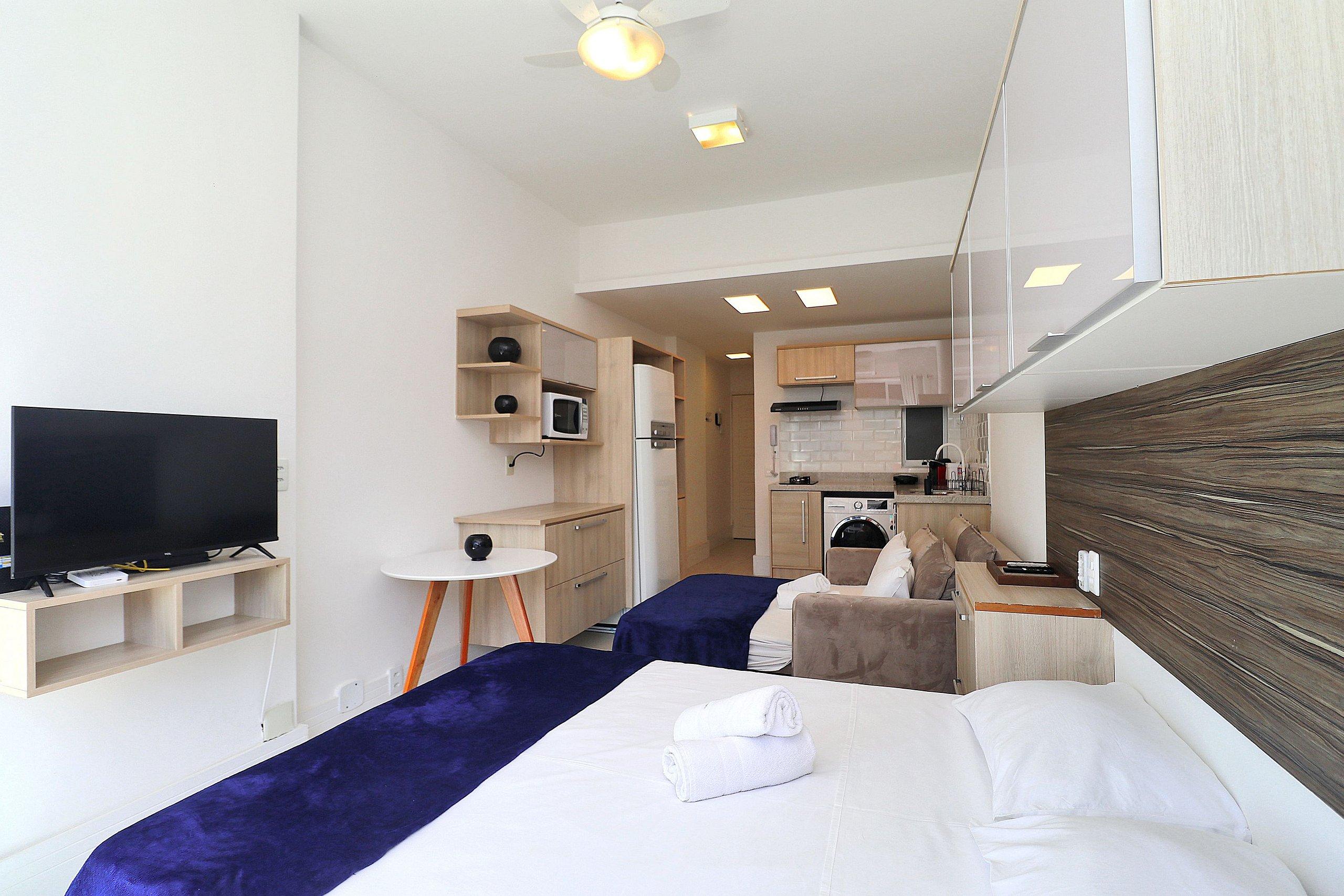 image-housing-carousel