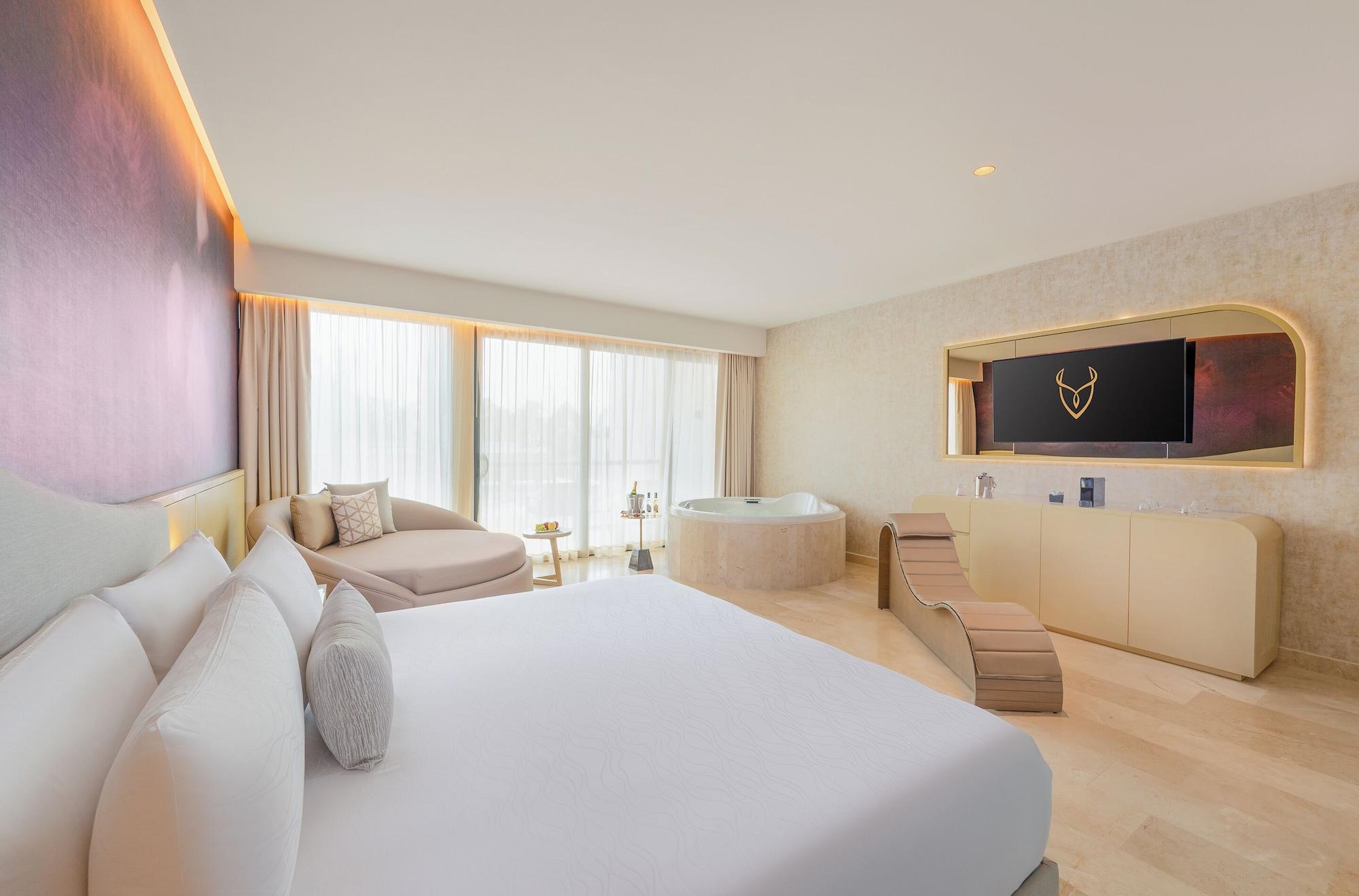 Seductive Tropical View Jacuzzi Suite - The Eden Section