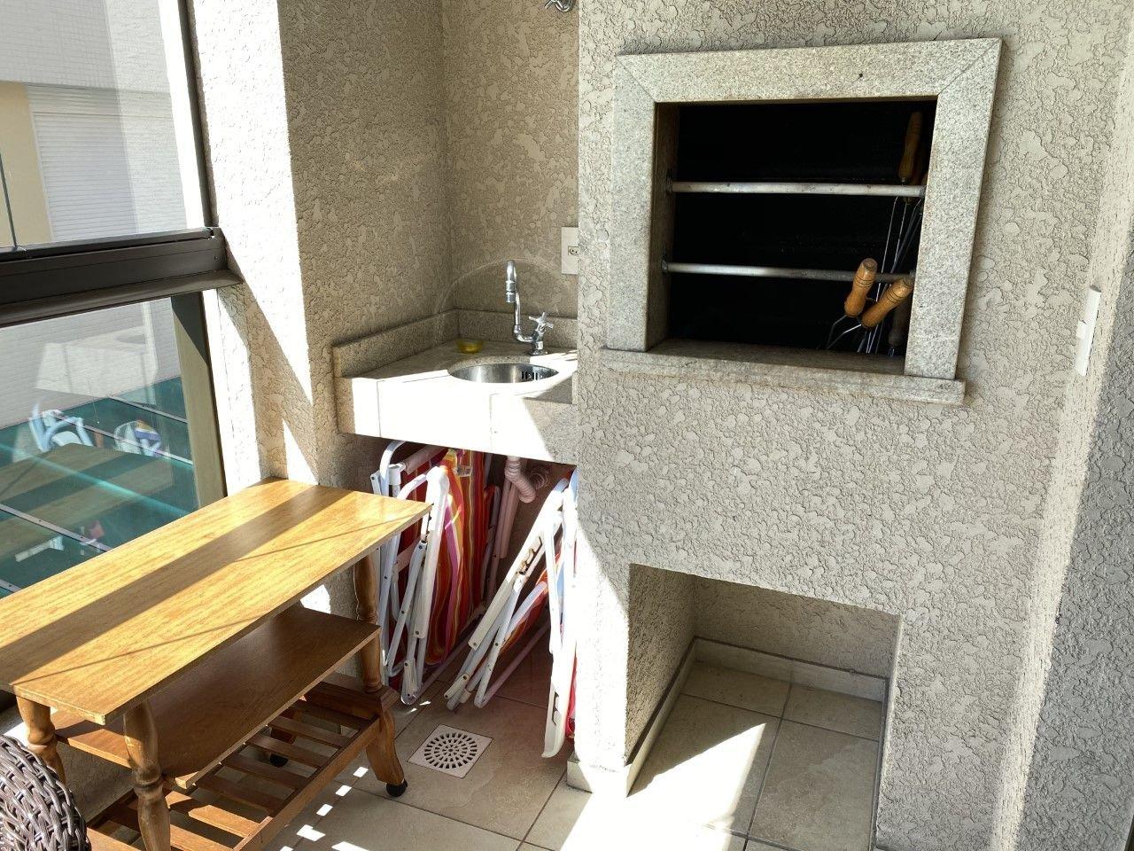 image-housing-carousel