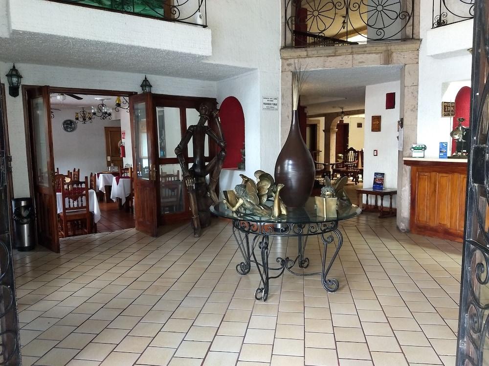 image-housing-carousel