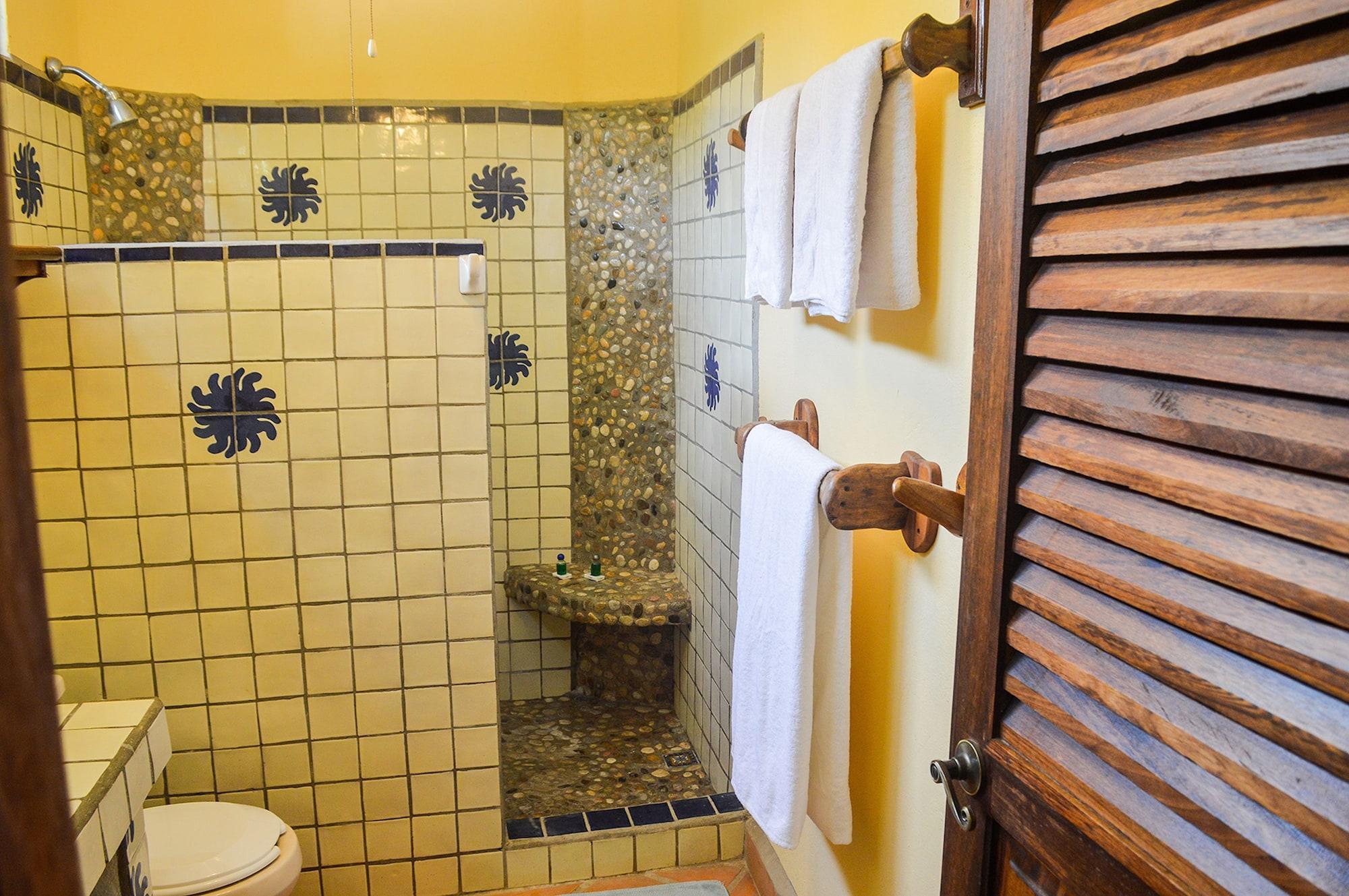 Suite estudio, vista al patio, planta baja (Hibiscus)