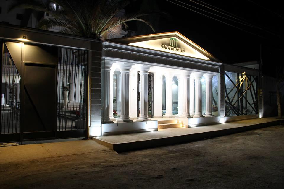 image-housing-carousel