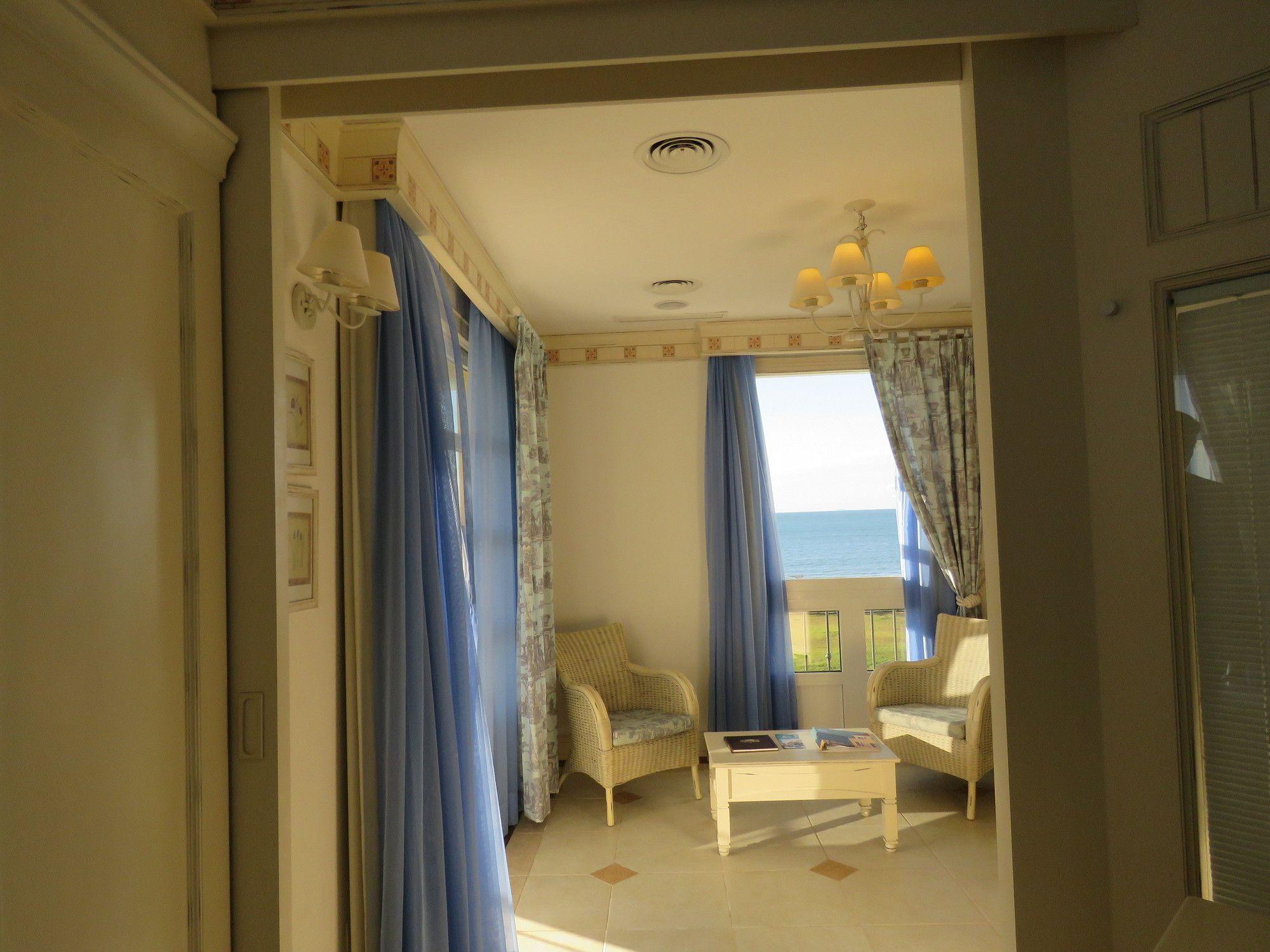image-housing-carousel