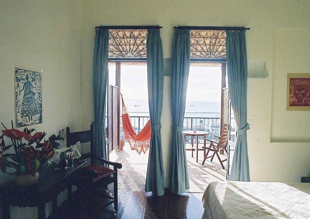image-housing-carousel