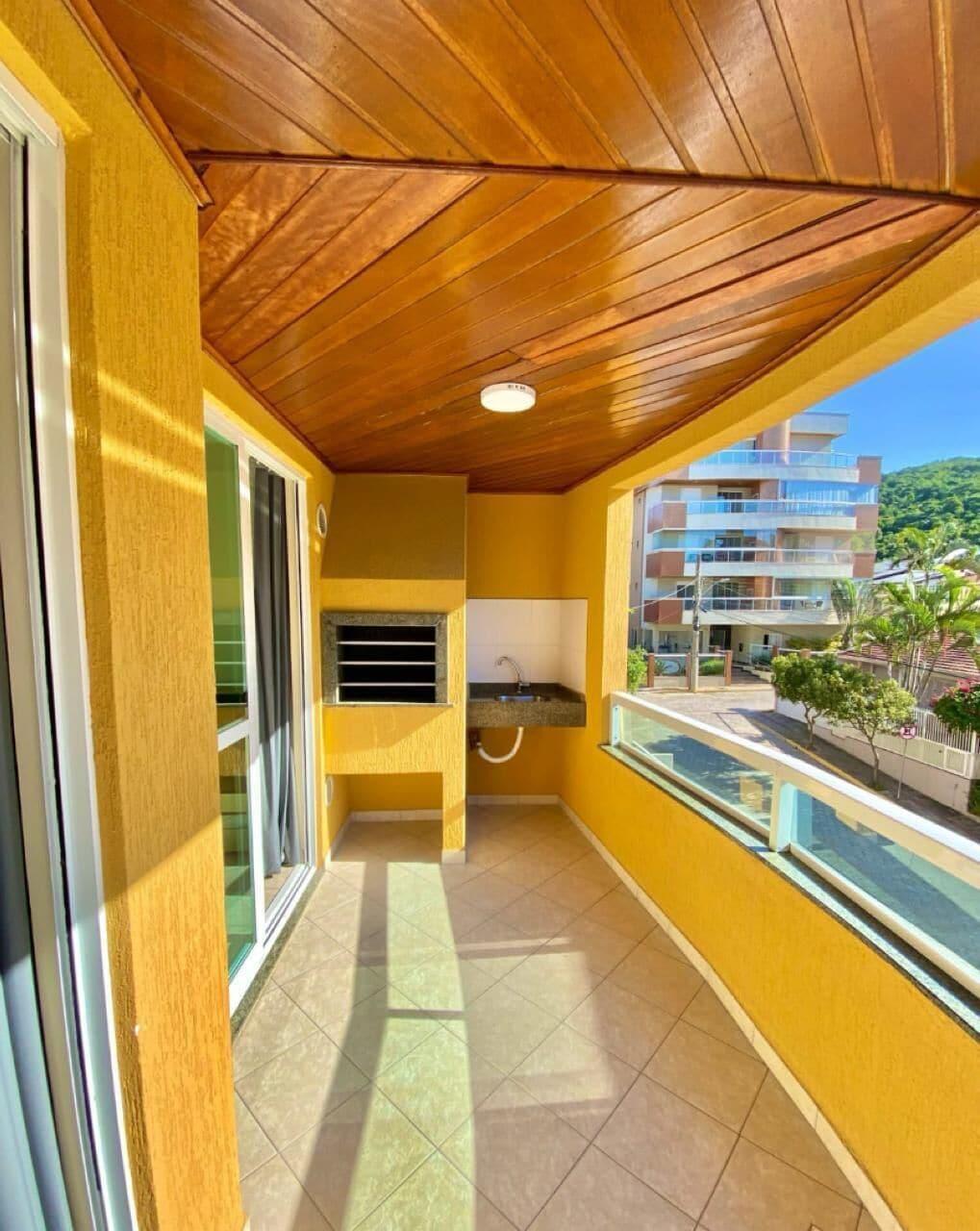 image-housing-carousel