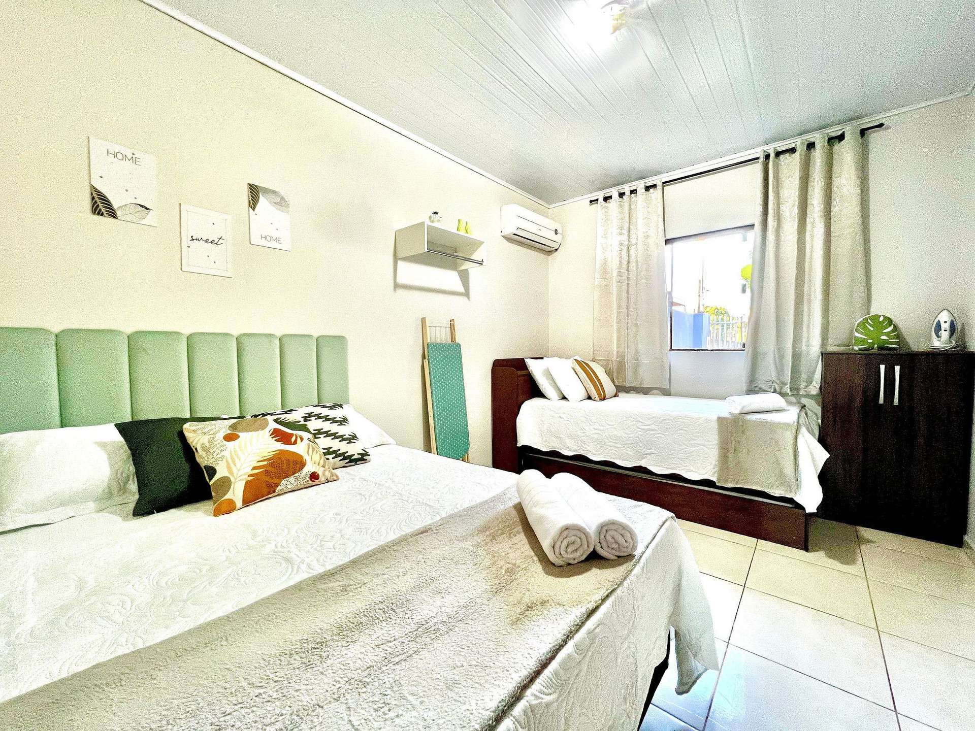 image-housing-carousel