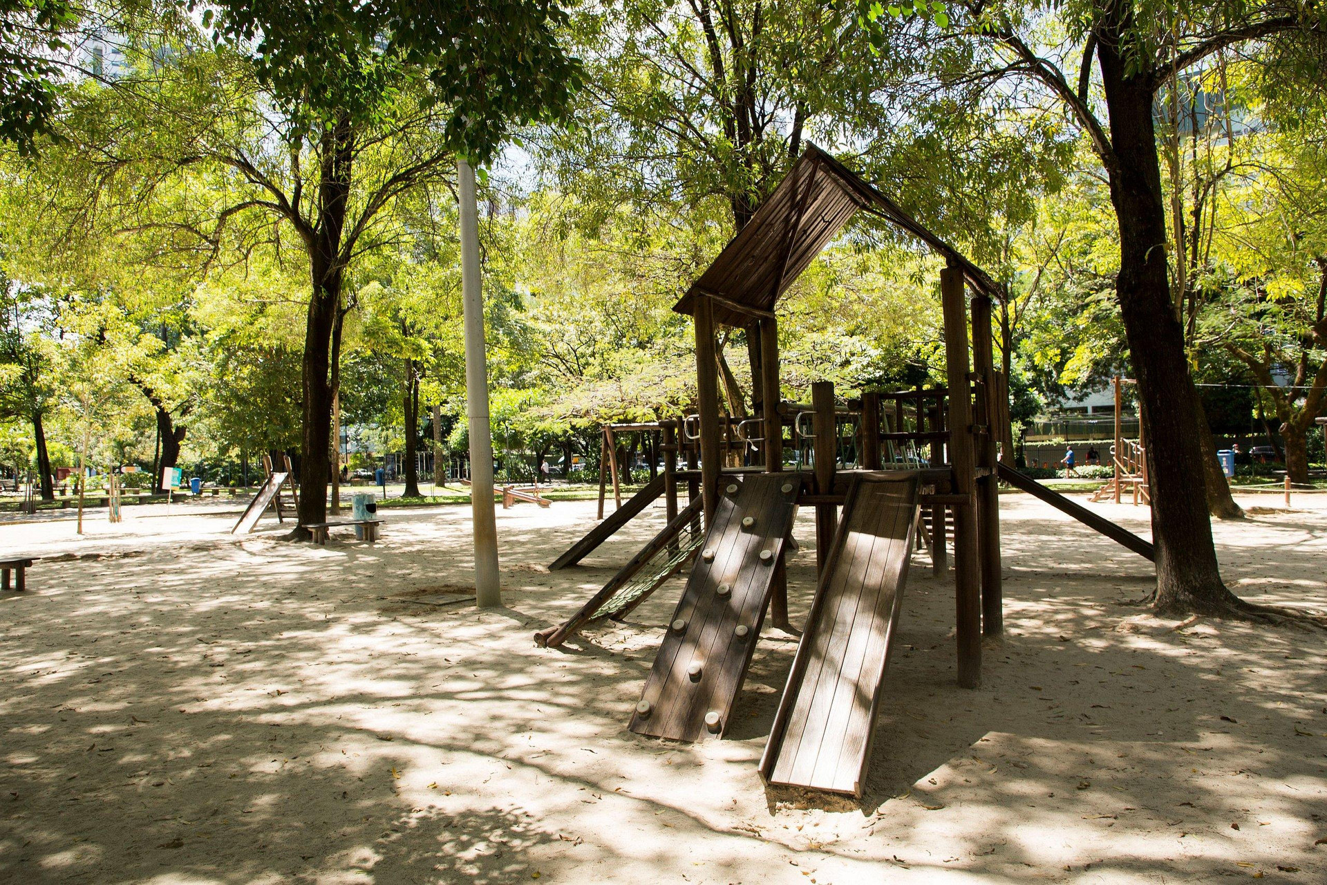 image-housing-carousel