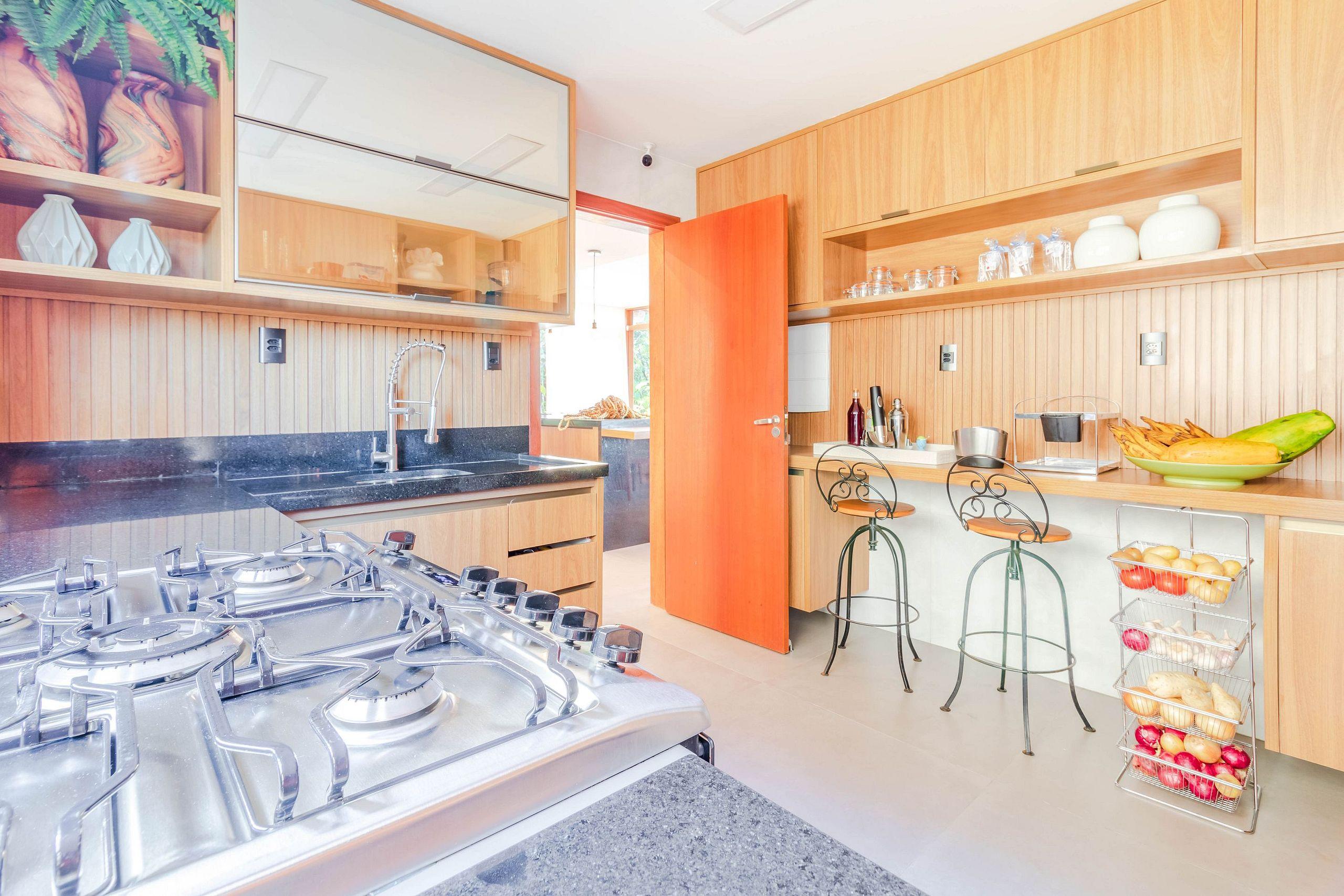 image-housing-carousel