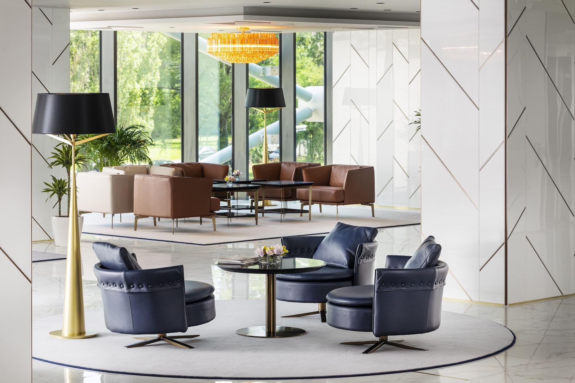 image-housing-carousel