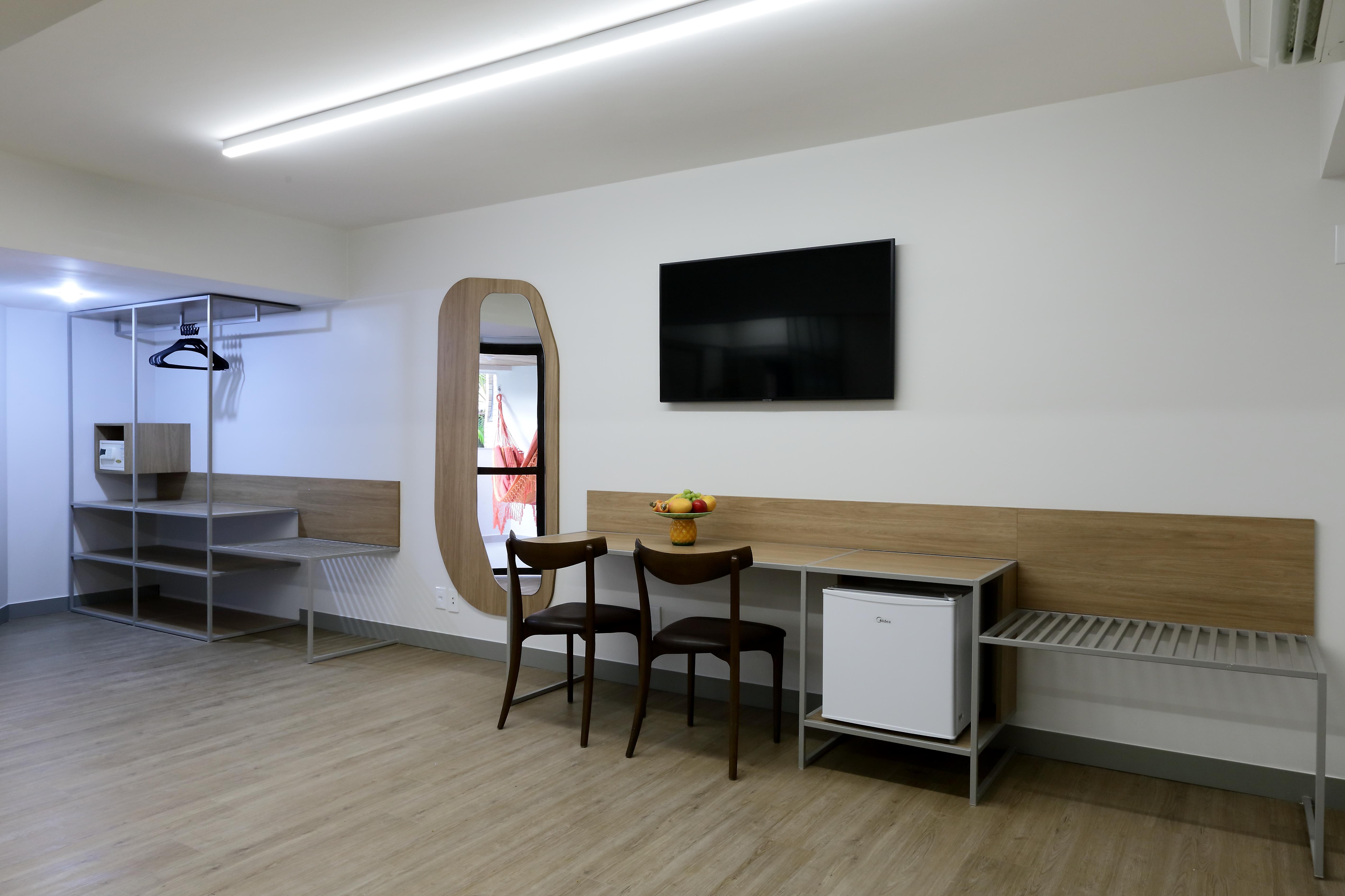 image-housing-carousel