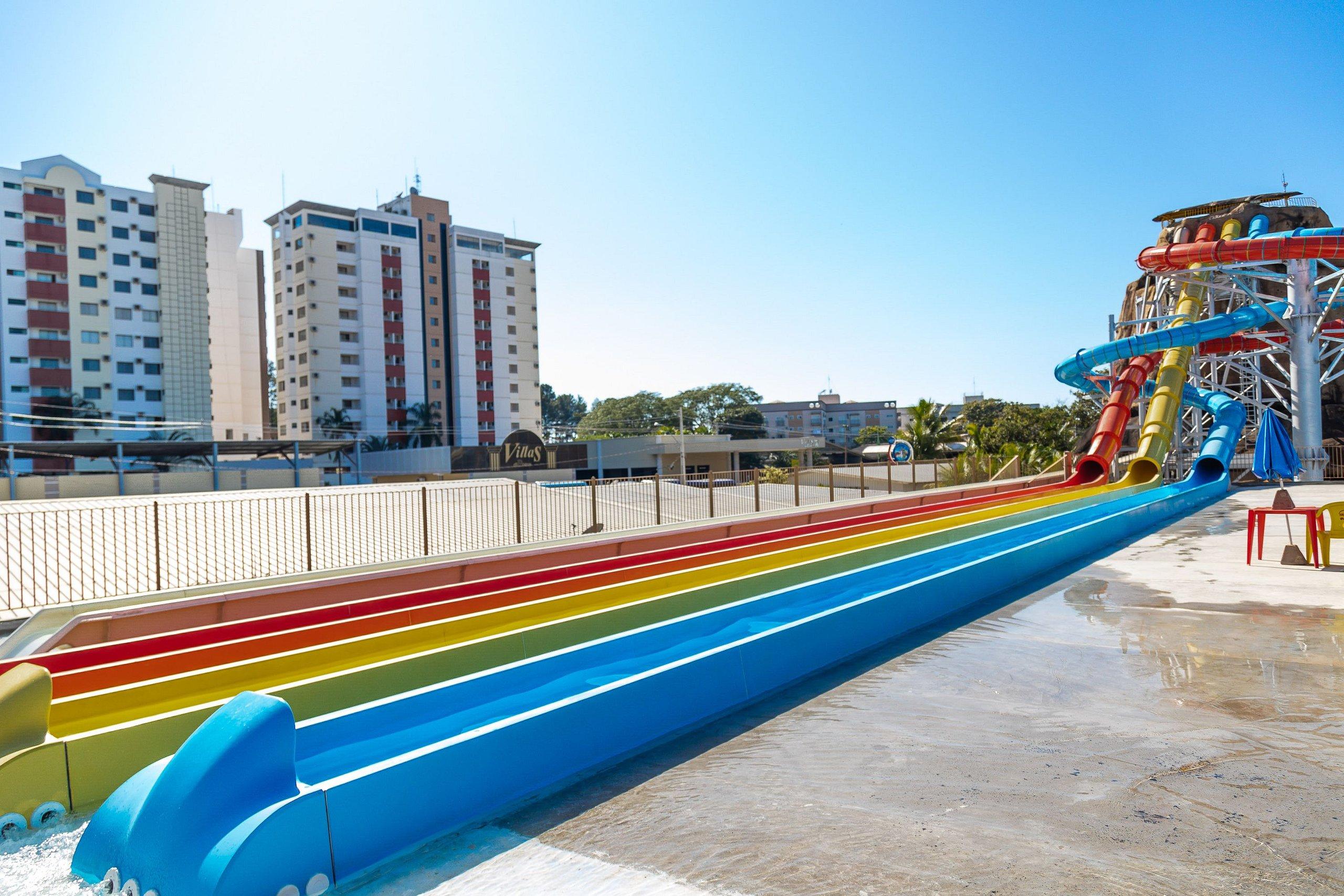 image-housing-carousel