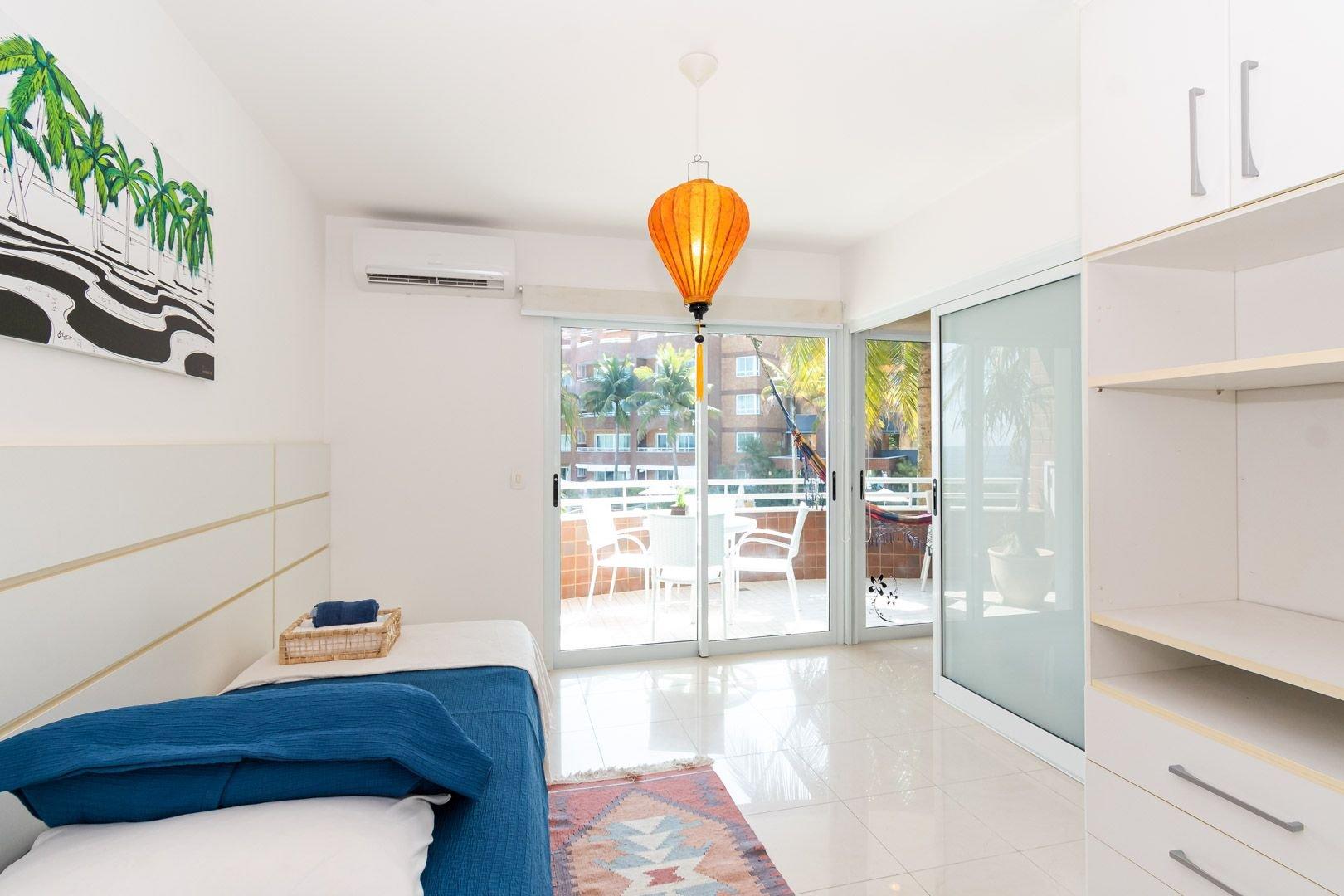 image-housing-carousel