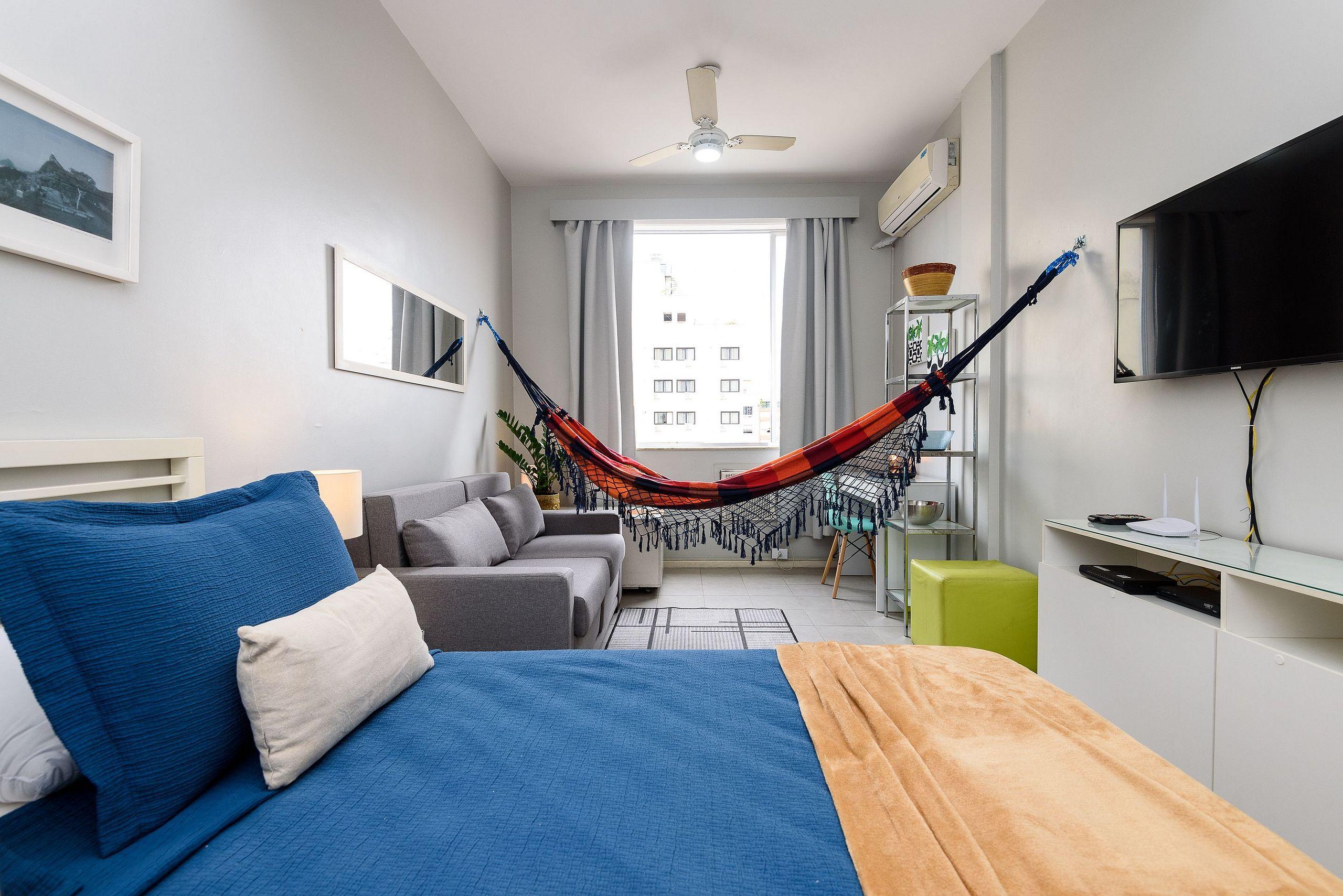 image-housing-carousel