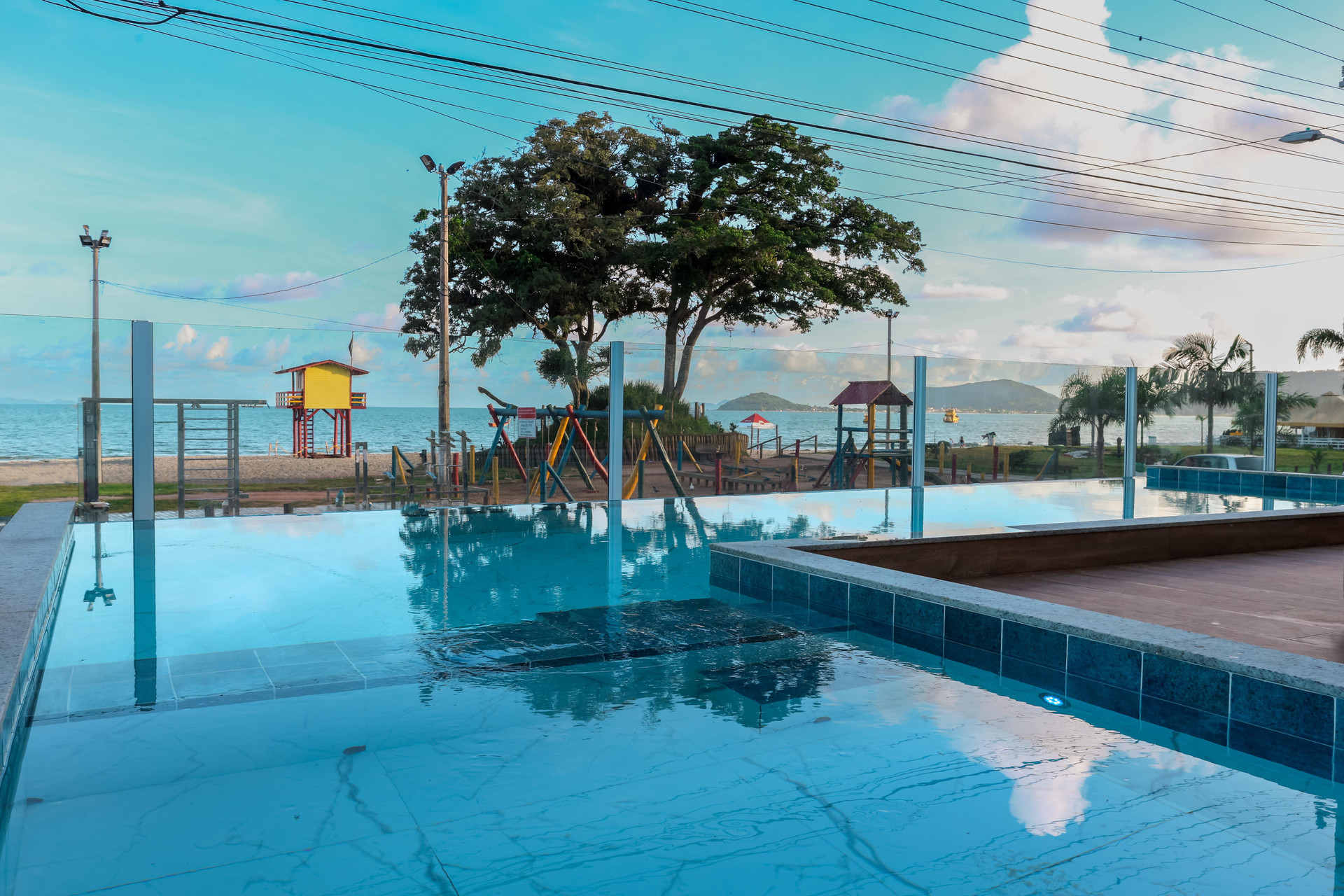 image-housing-carousel