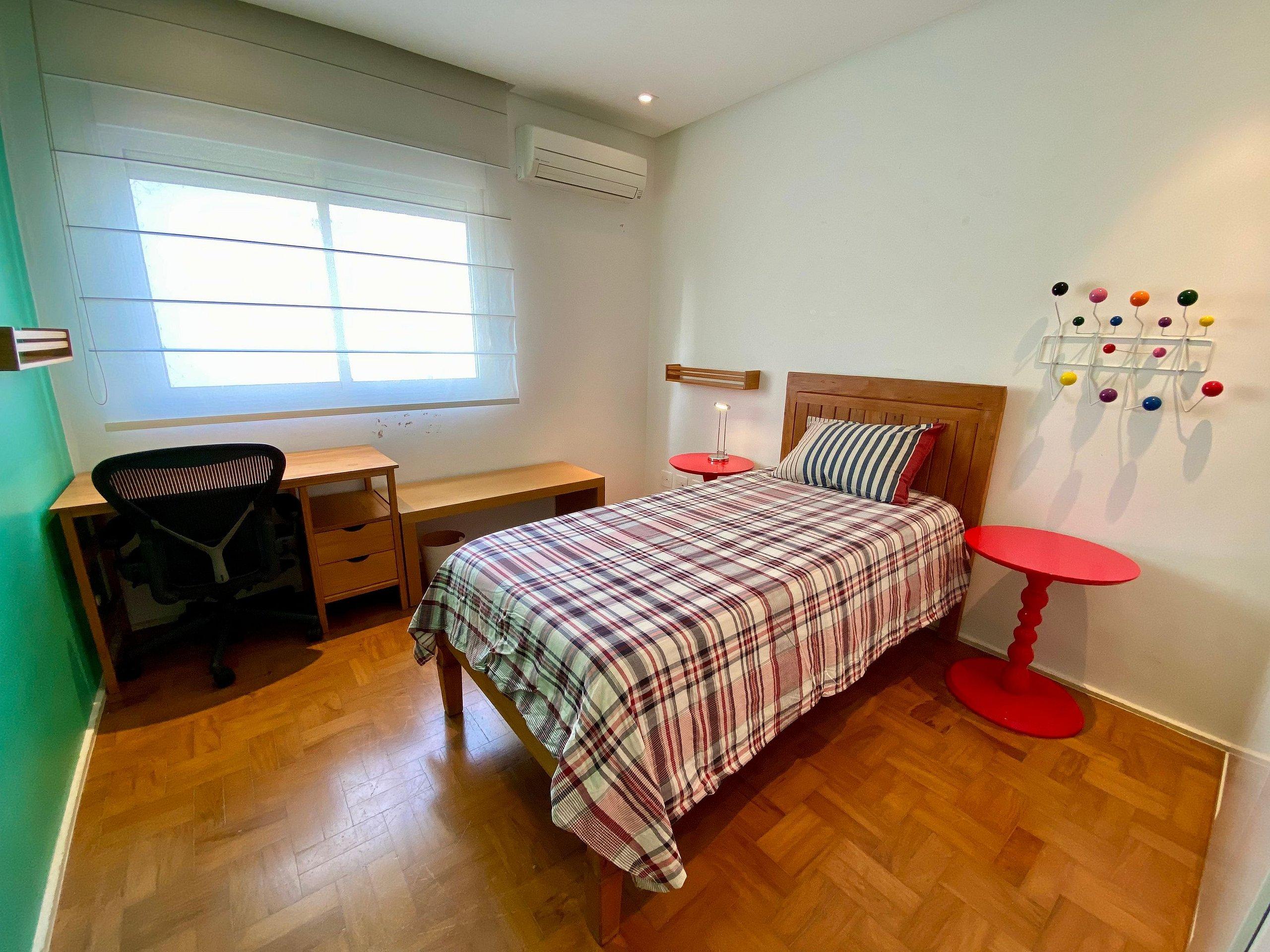 image-housing-carousel