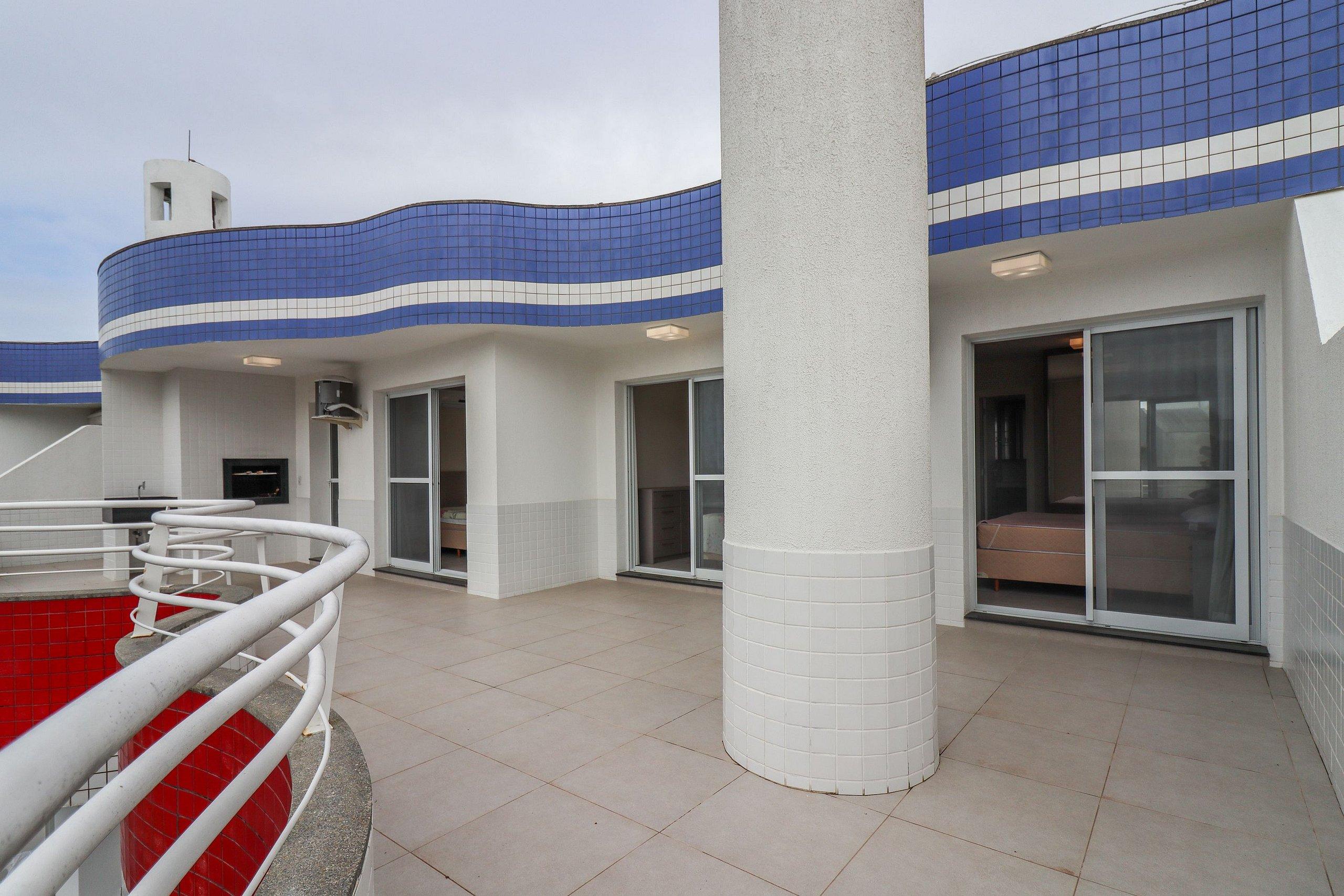 image-housing-carousel