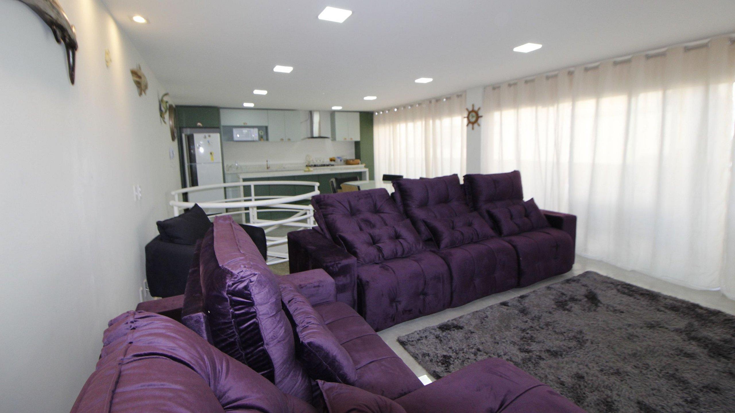 image-housing-carousel
