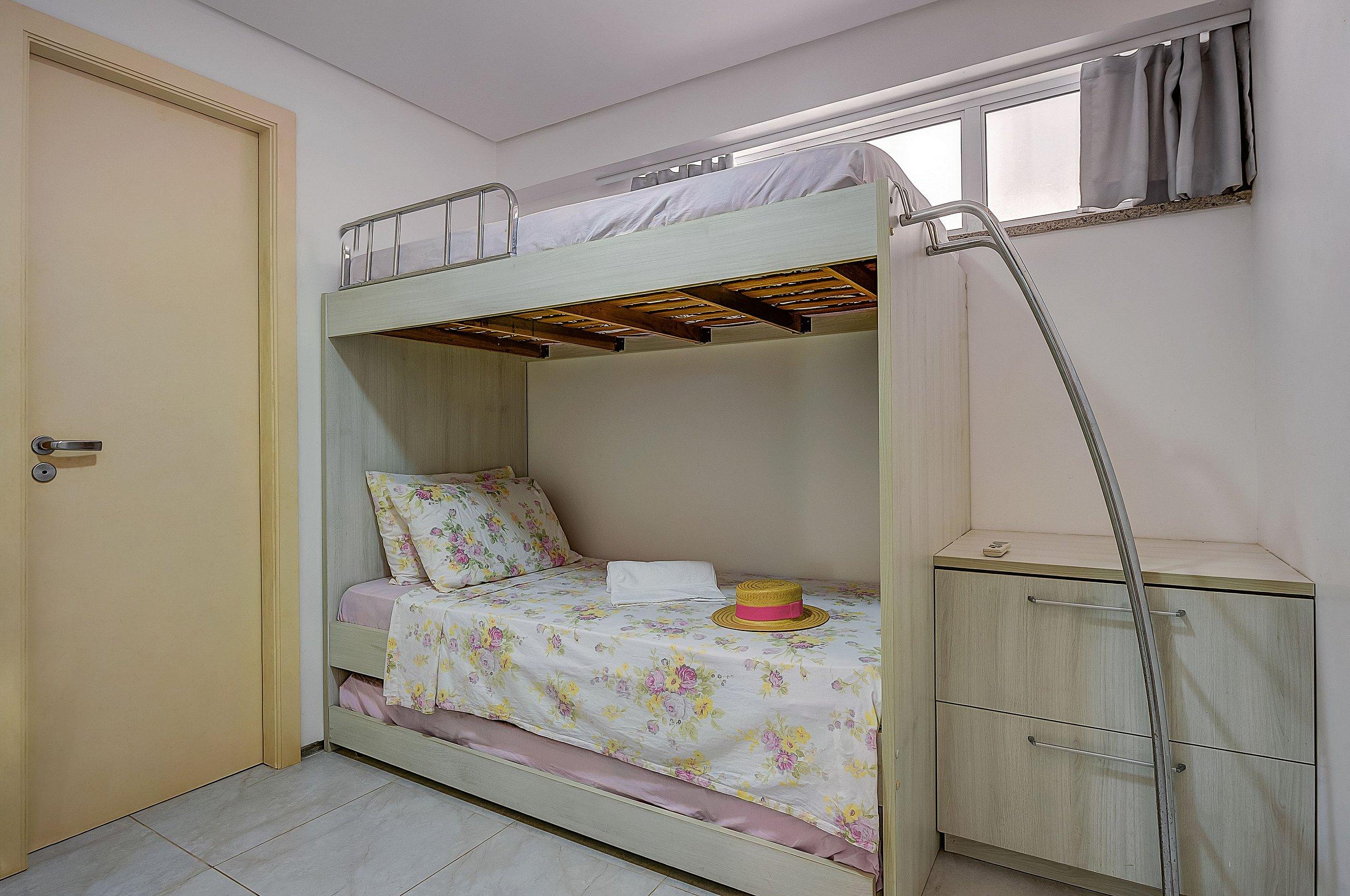 image-housing-carousel