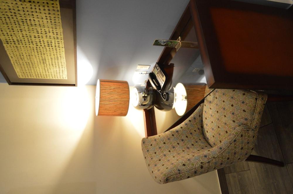 image-housing-carousel