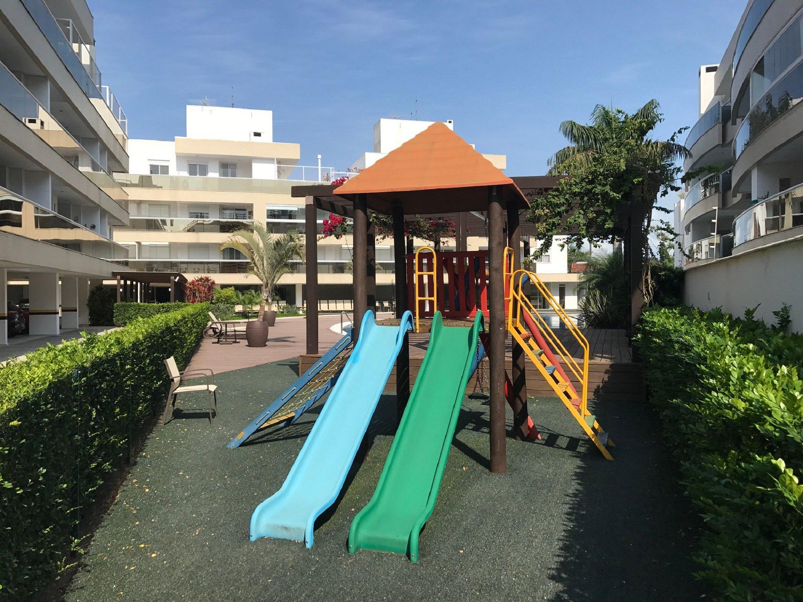 image-housing-carousel