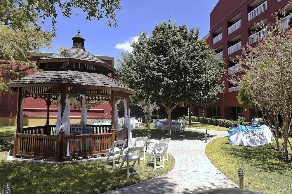 image-housing-carousel