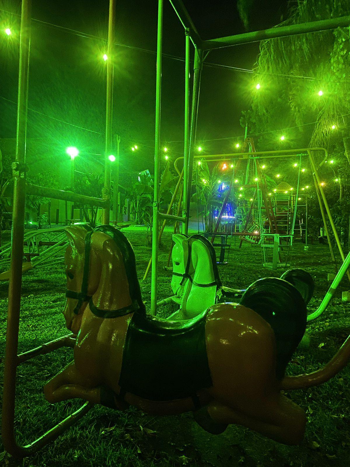 image-housing-carousel
