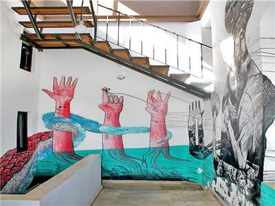 image-housing-carousel