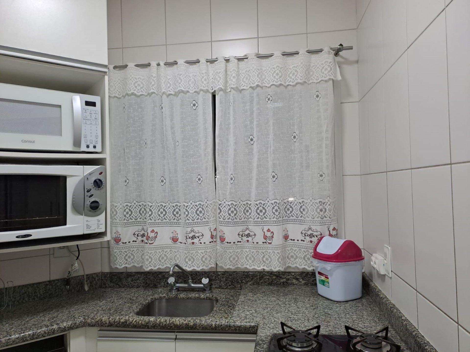 image-housing-carousel