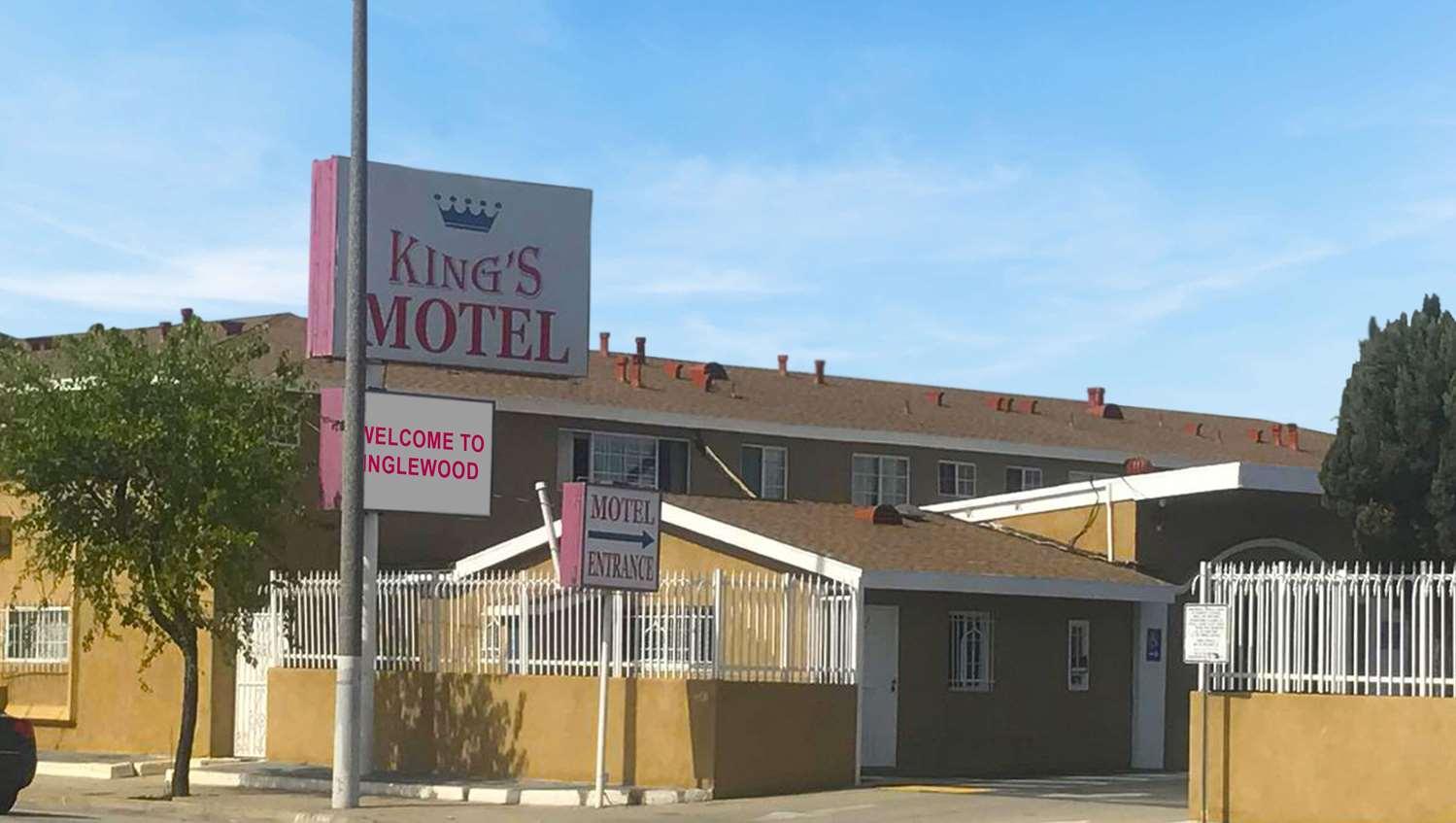 image-housing-carousel