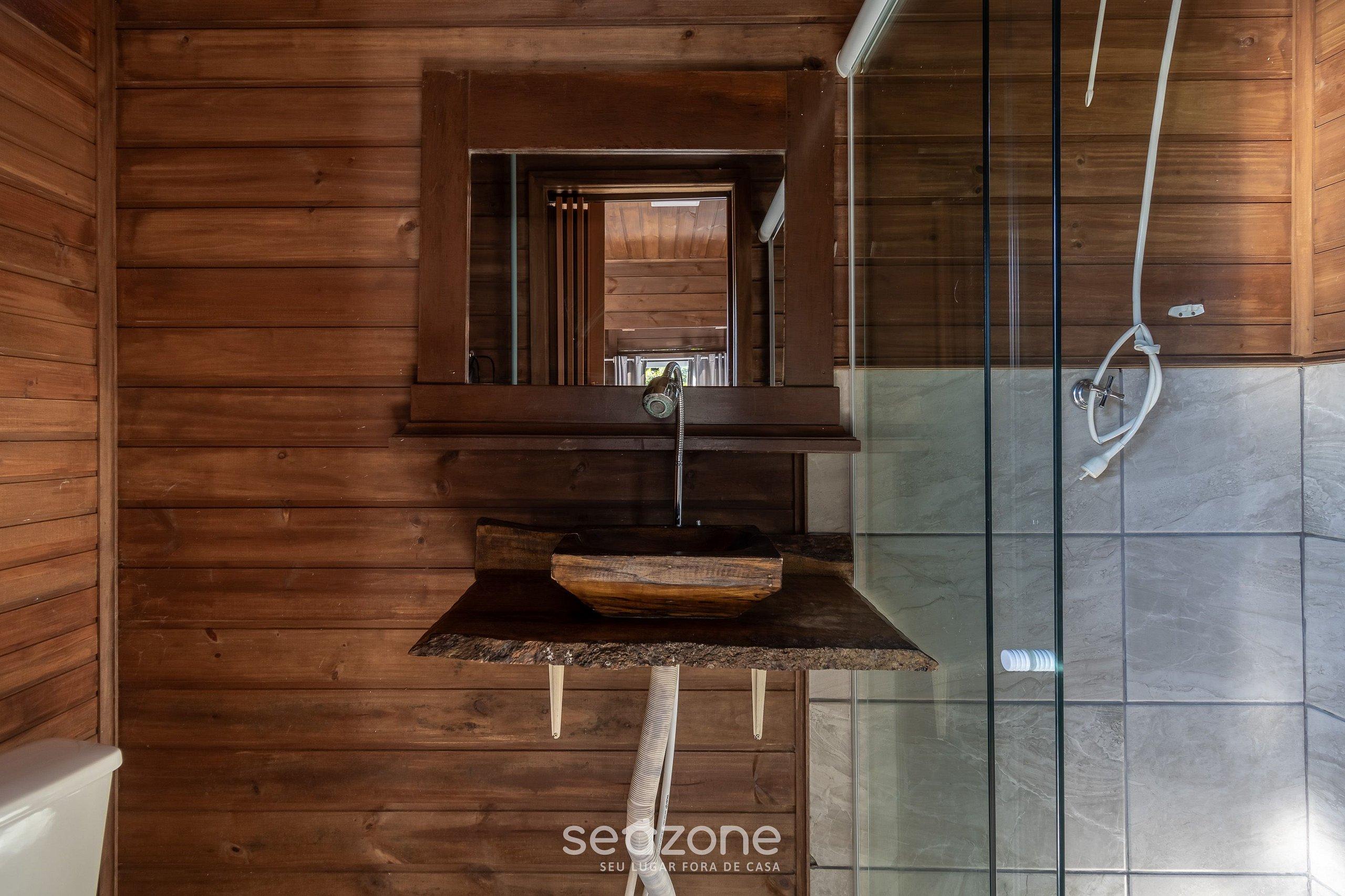 image-housing-carousel