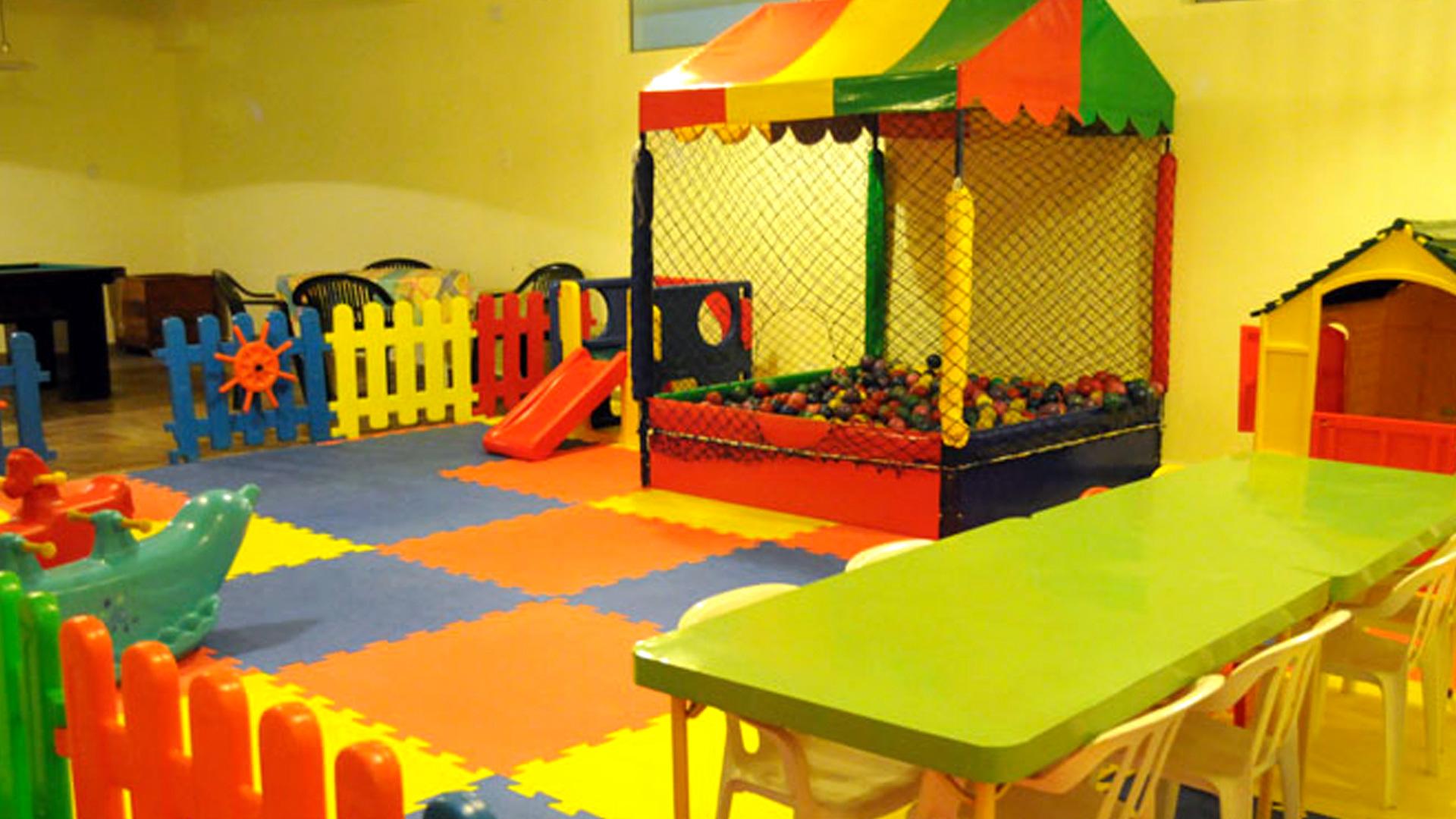 image-housing-carousel