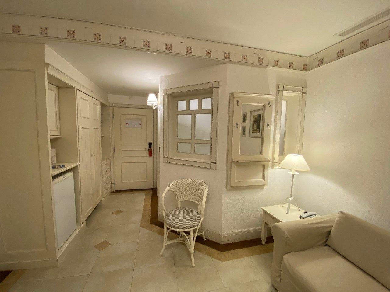 image-housing-carousel